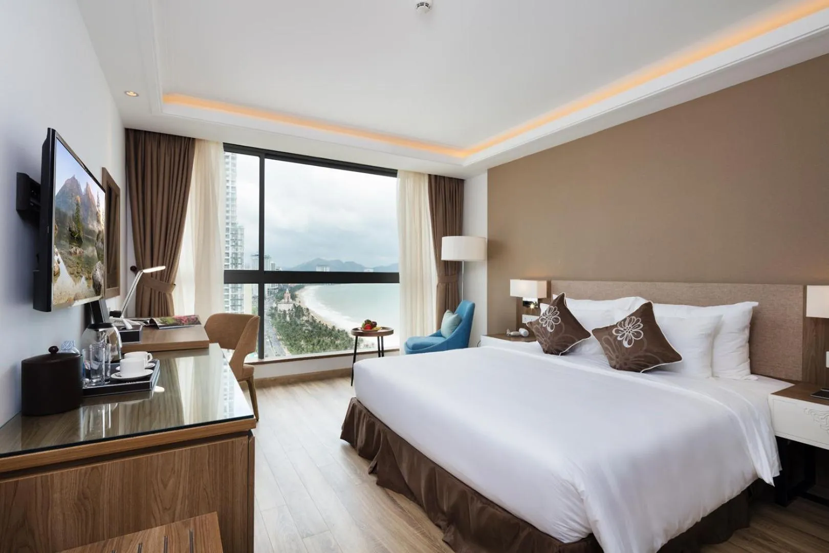 Senior Deluxe Double Room with Sea View in Comodo Nha Trang Hotel