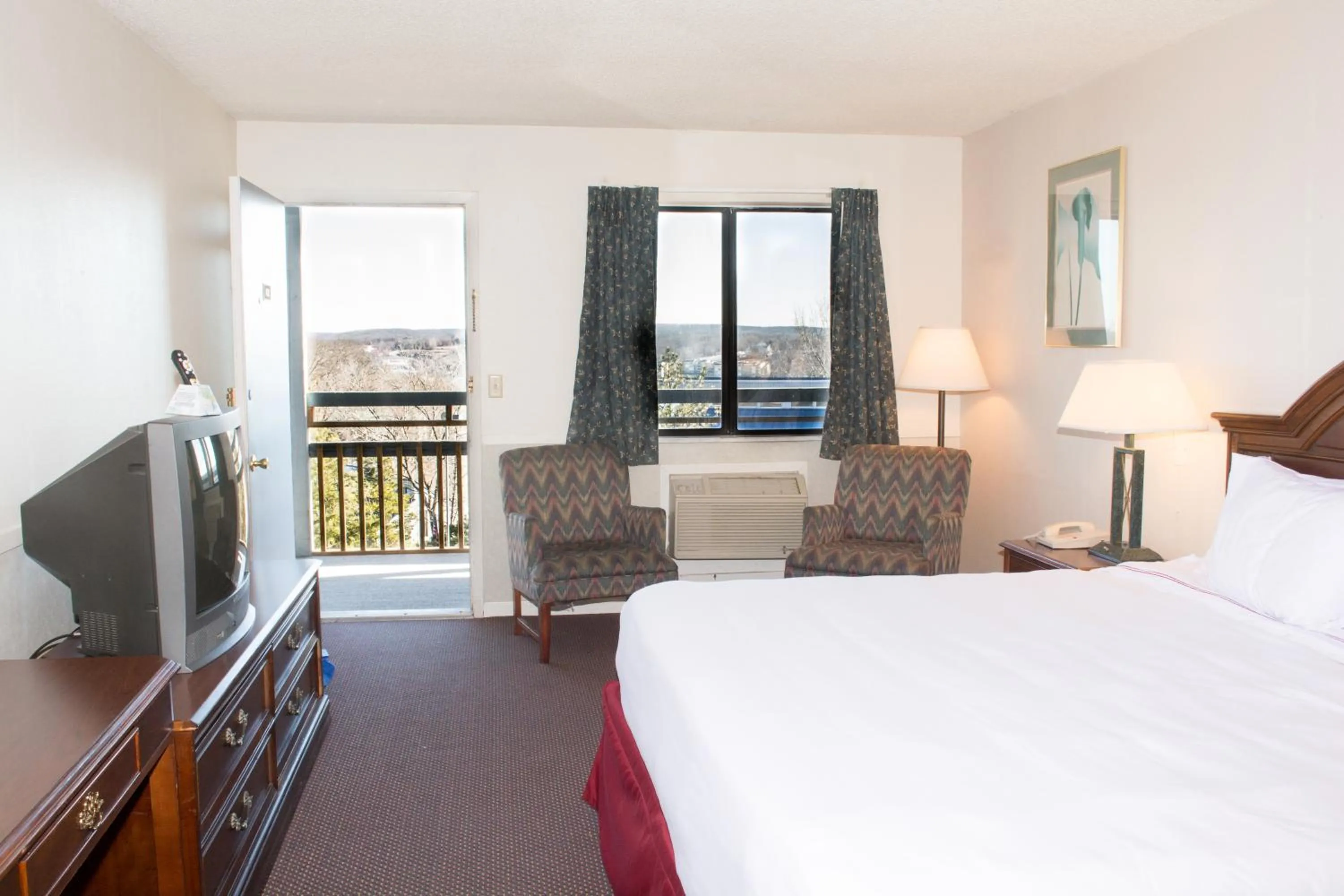 King Room with Lake View - Non-Smoking in Hawk's Nest Lodge