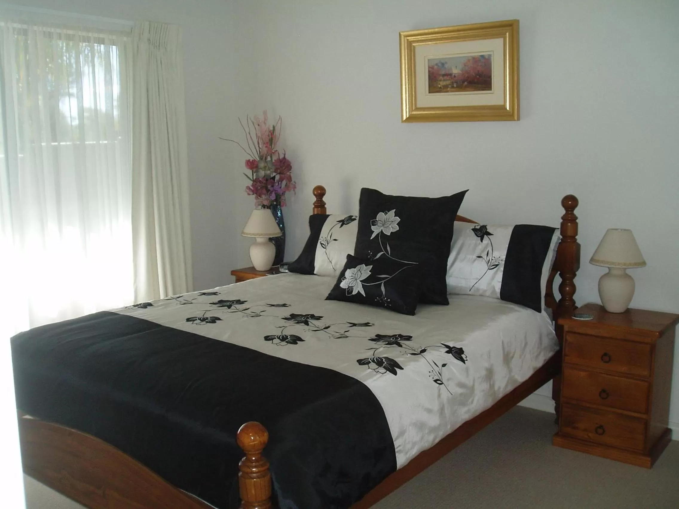 Deluxe Queen Room 1 in A Good Rest B & B