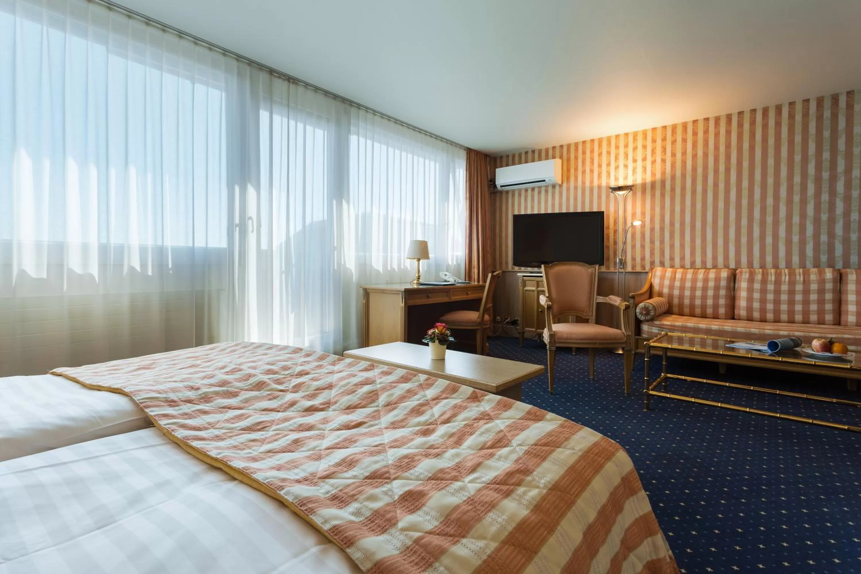 Comfort Double Room in Continental Hotel Lausanne