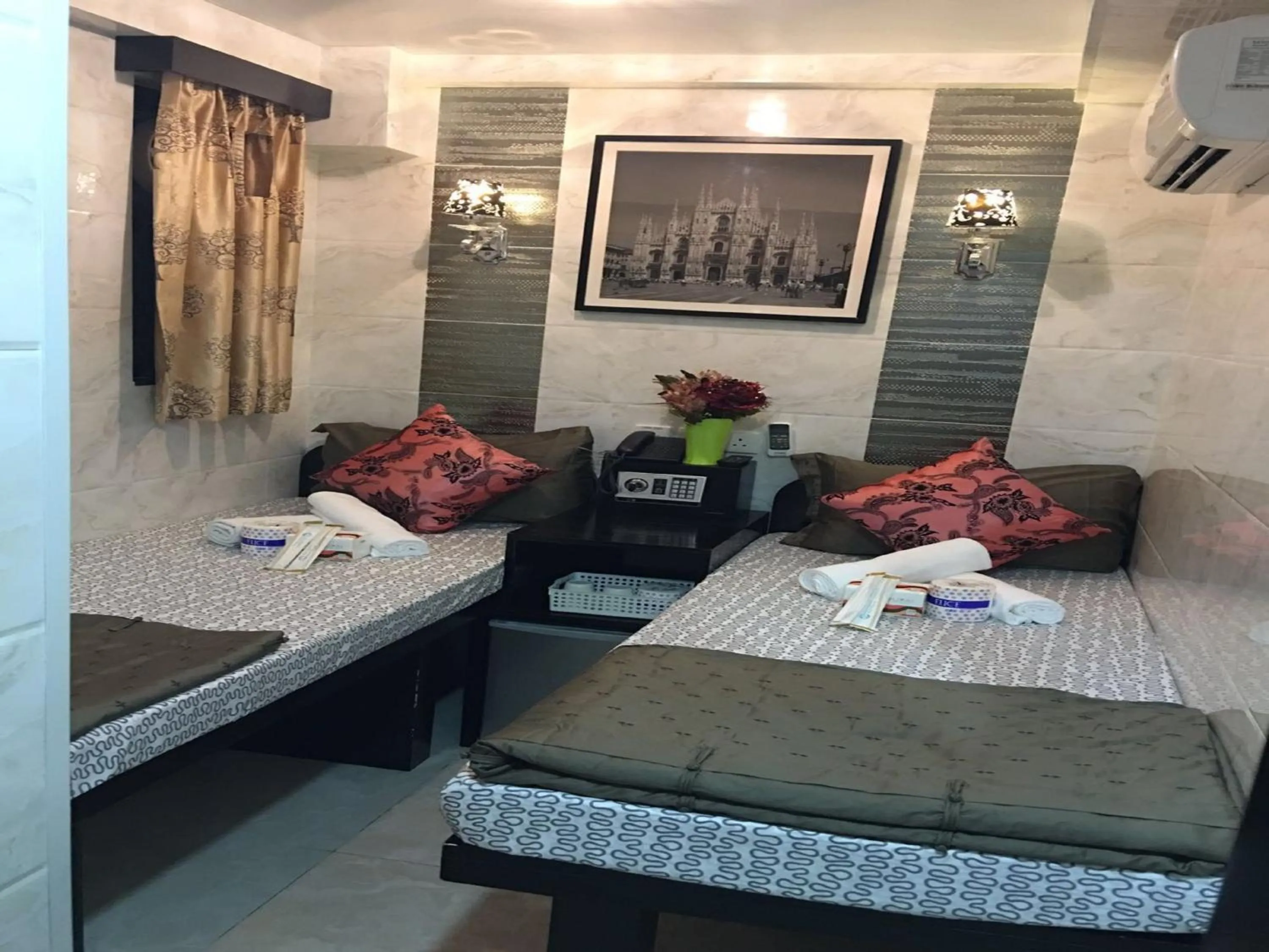 Standard Twin Room in Skyview Hostel