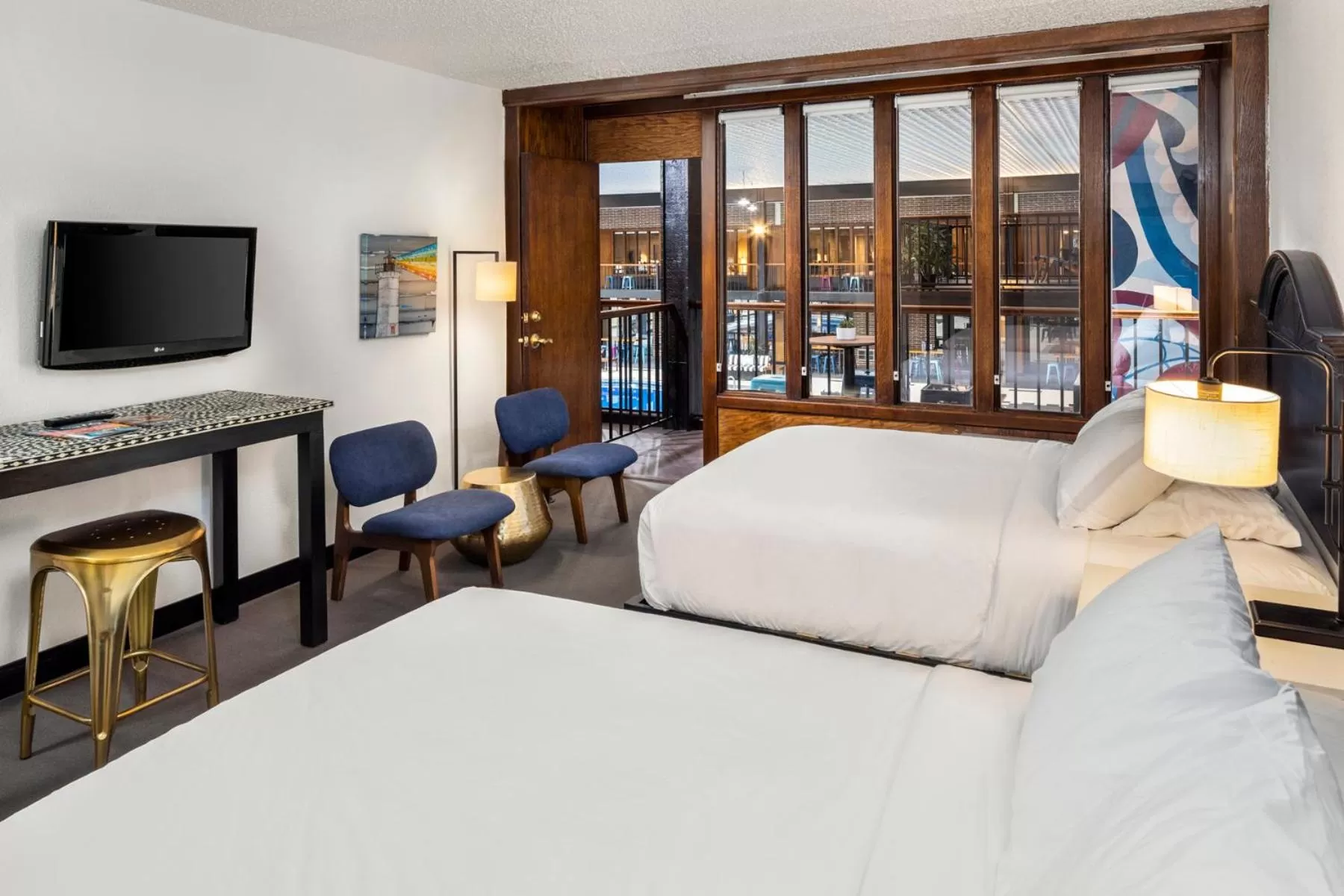 Queen Room with Balcony in The Highlander Hotel, Ascend Hotel Collection