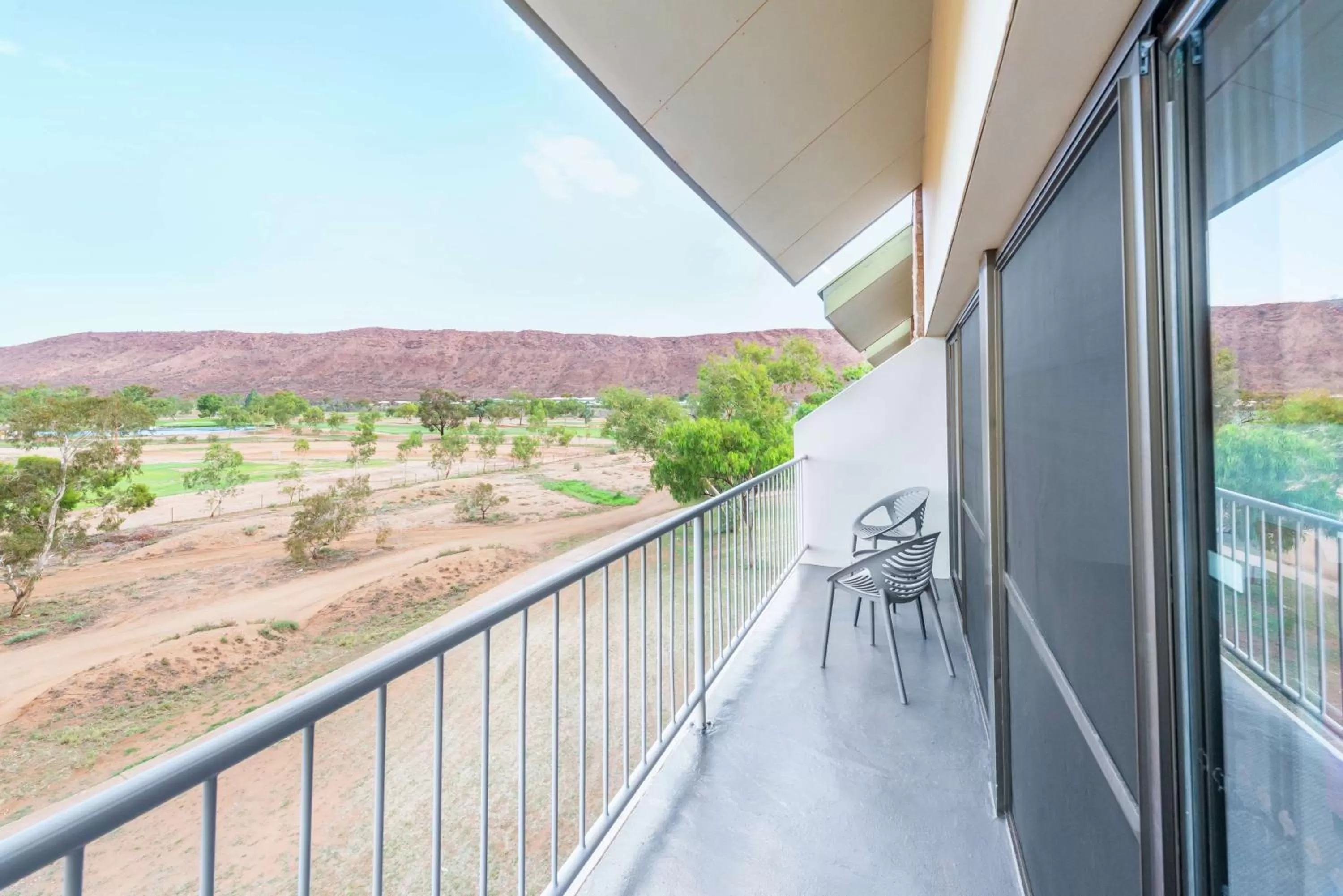 Premier King Suite with Mountain View in DoubleTree by Hilton Alice Springs