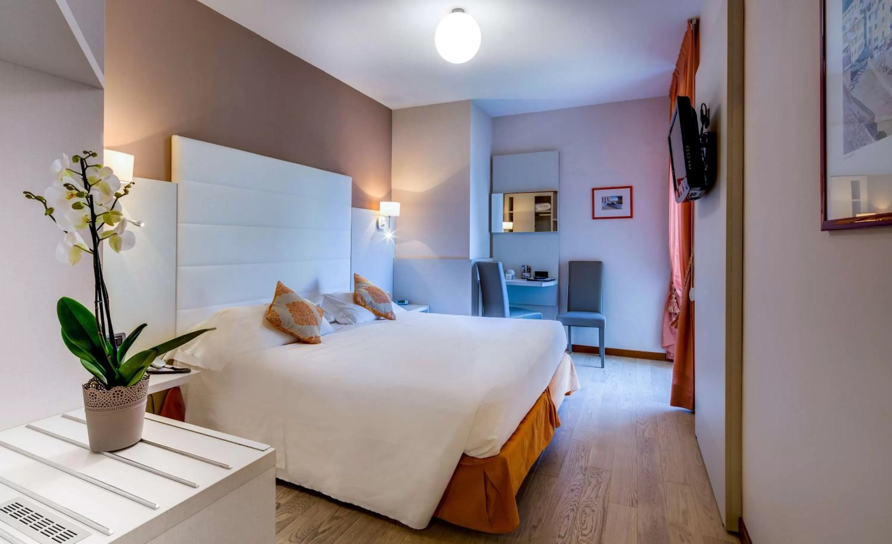 Queen Room with Sea View in Best Western Regina Elena