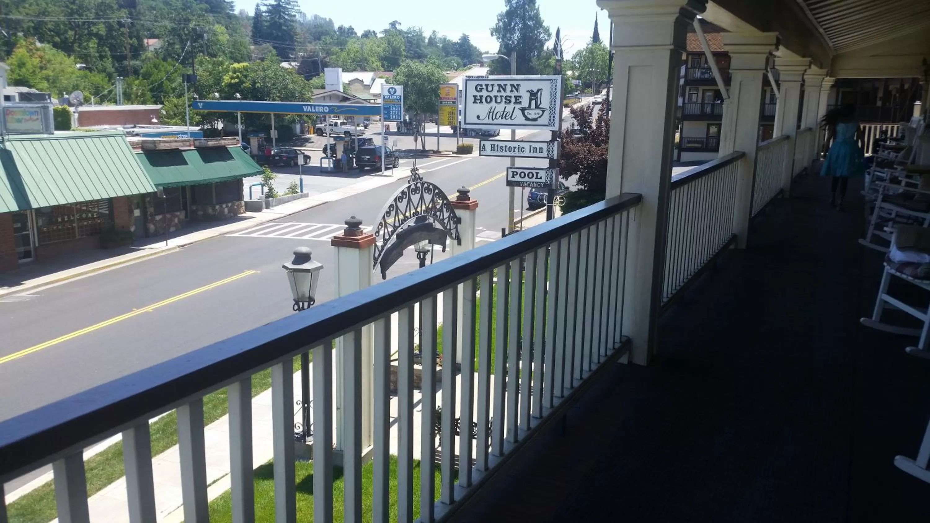 Queen Room with Two Queen Beds - Pool View in Gunn House Hotel