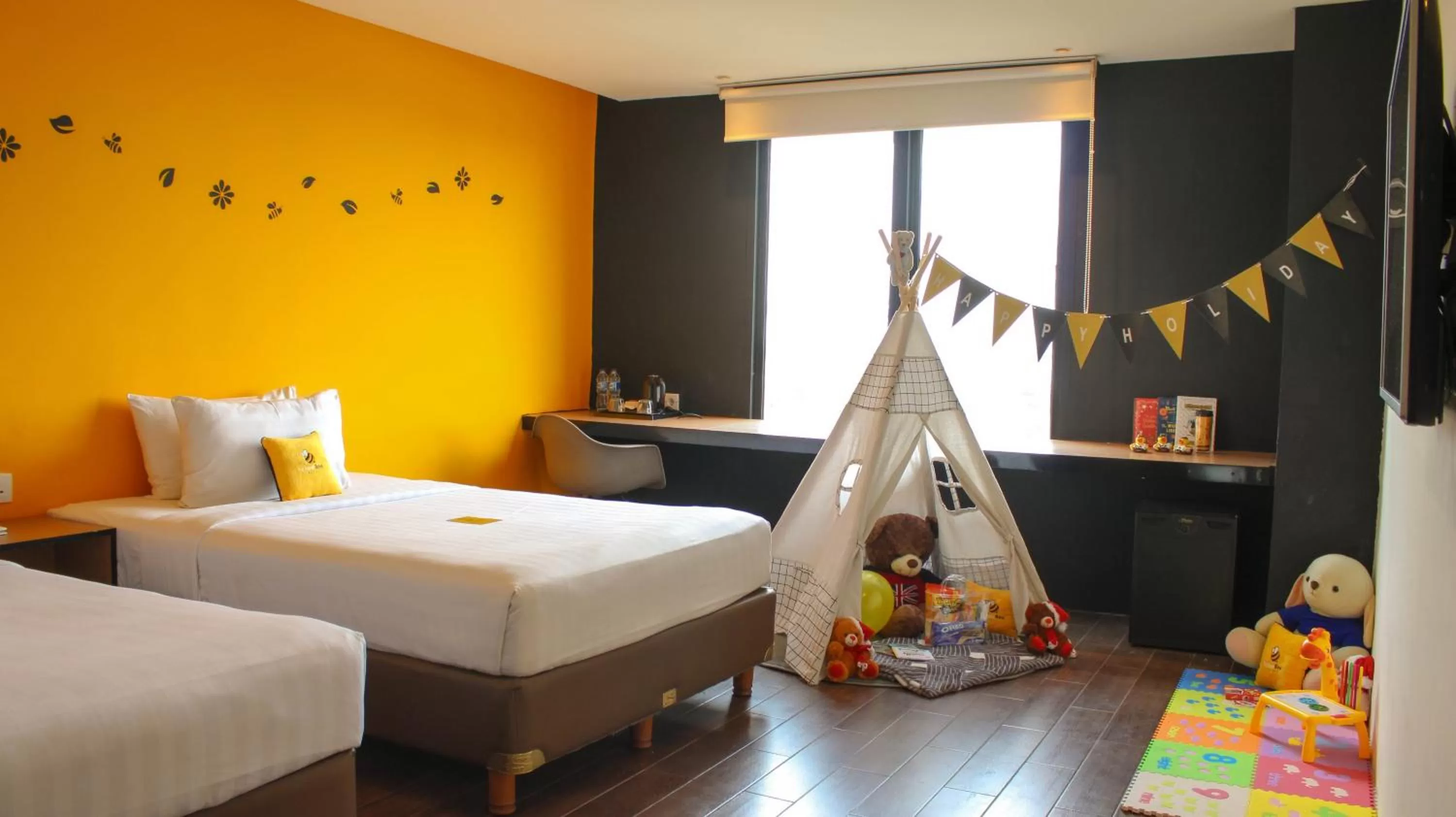 Family Room in Yellow Bee Tangerang