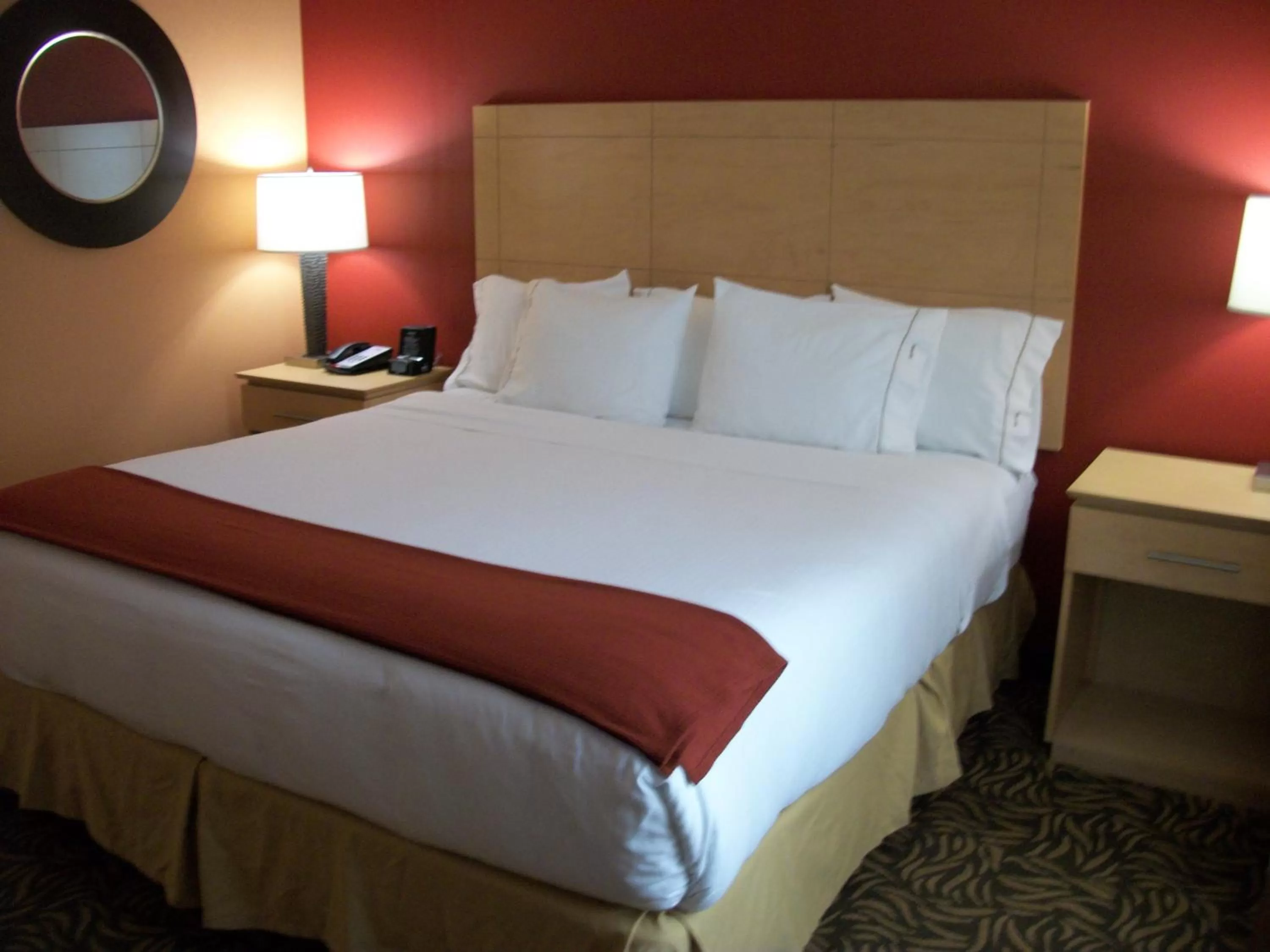 King Room - Mobility Access/Hearing Accessible in Holiday Inn Express - Cortland by IHG