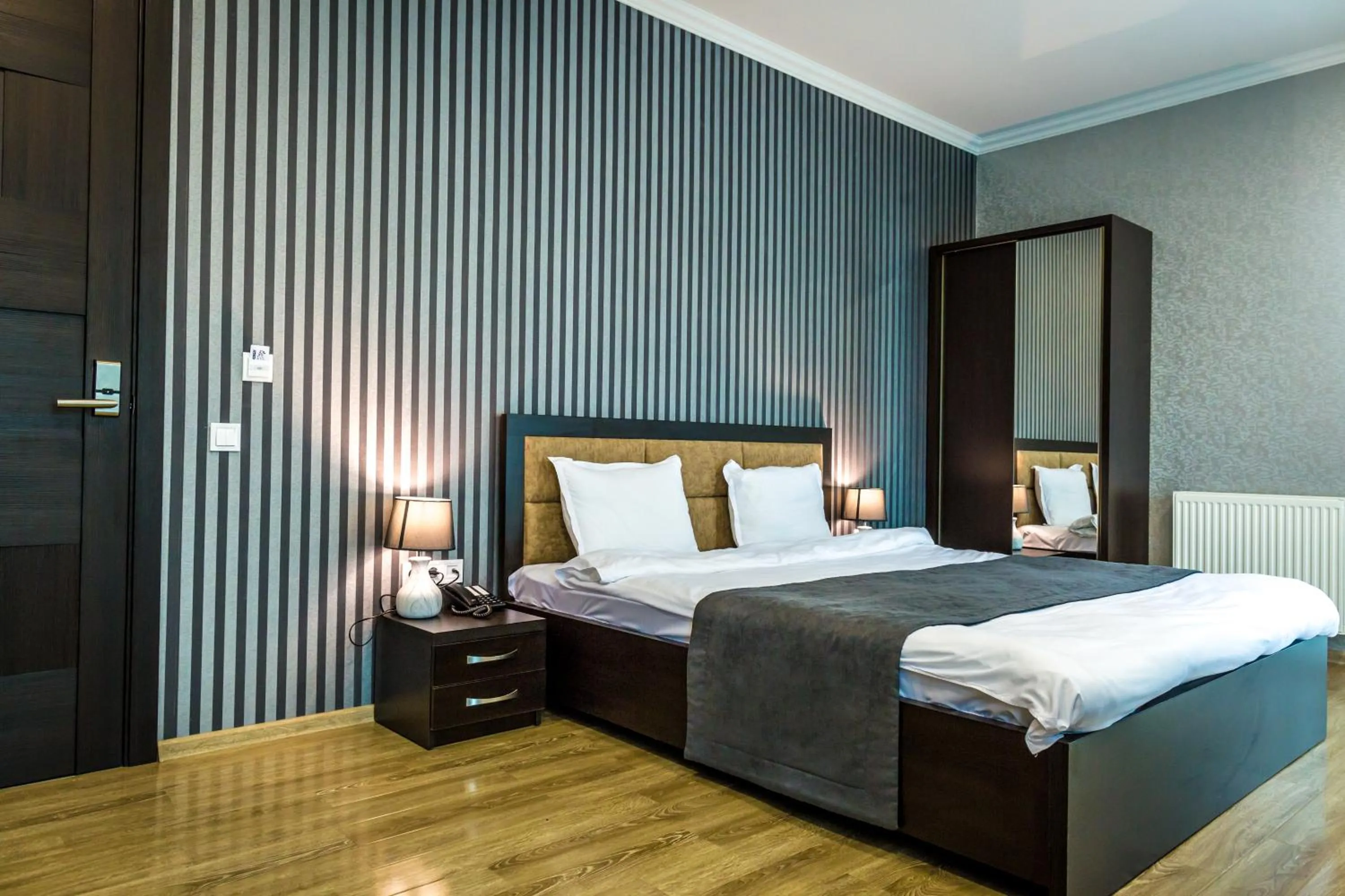 Suite with City View in Cherry Garden