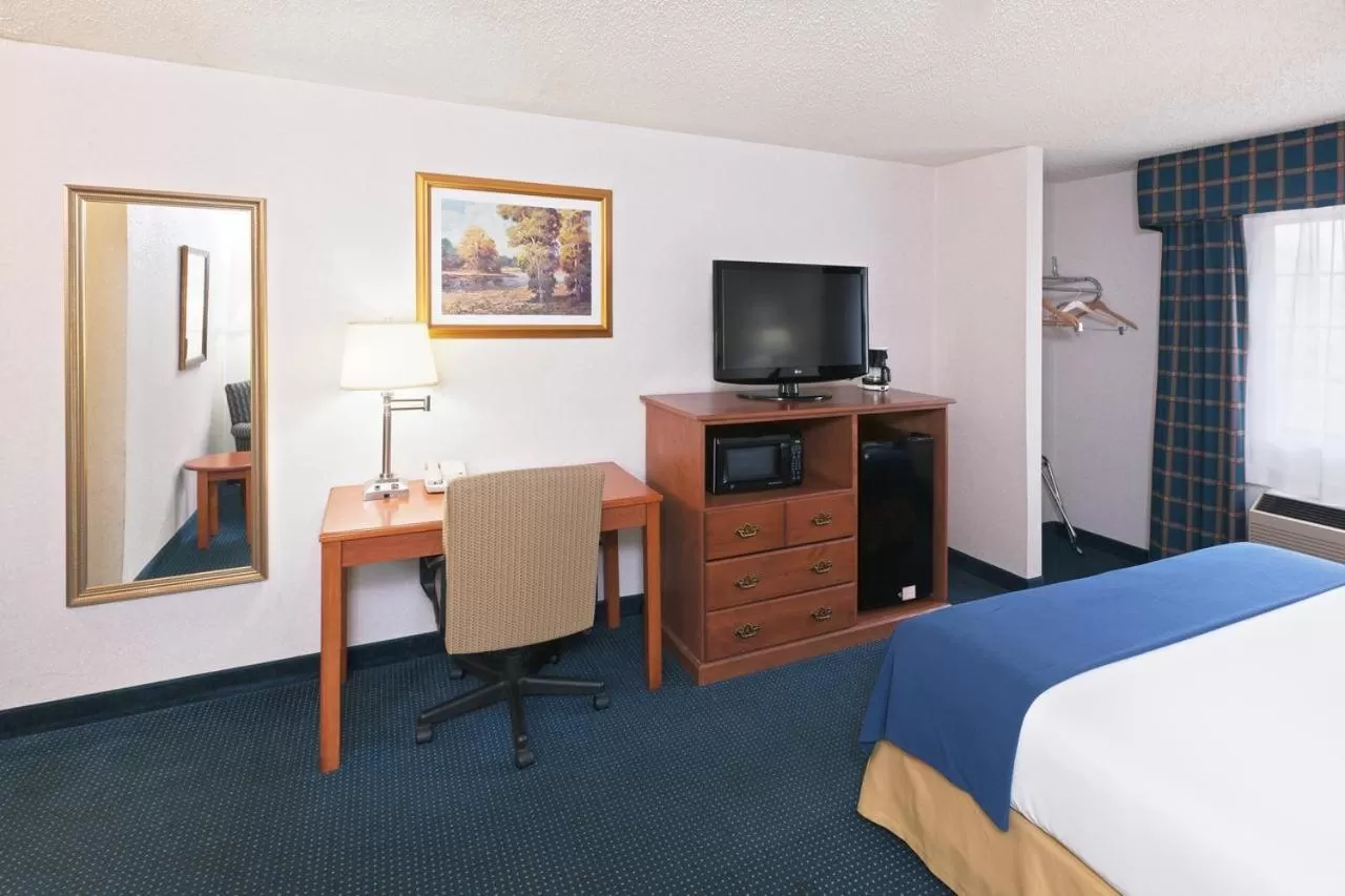 King Room - Mobility Access/Non-Smoking in Ramada by Wyndham Santa Fe
