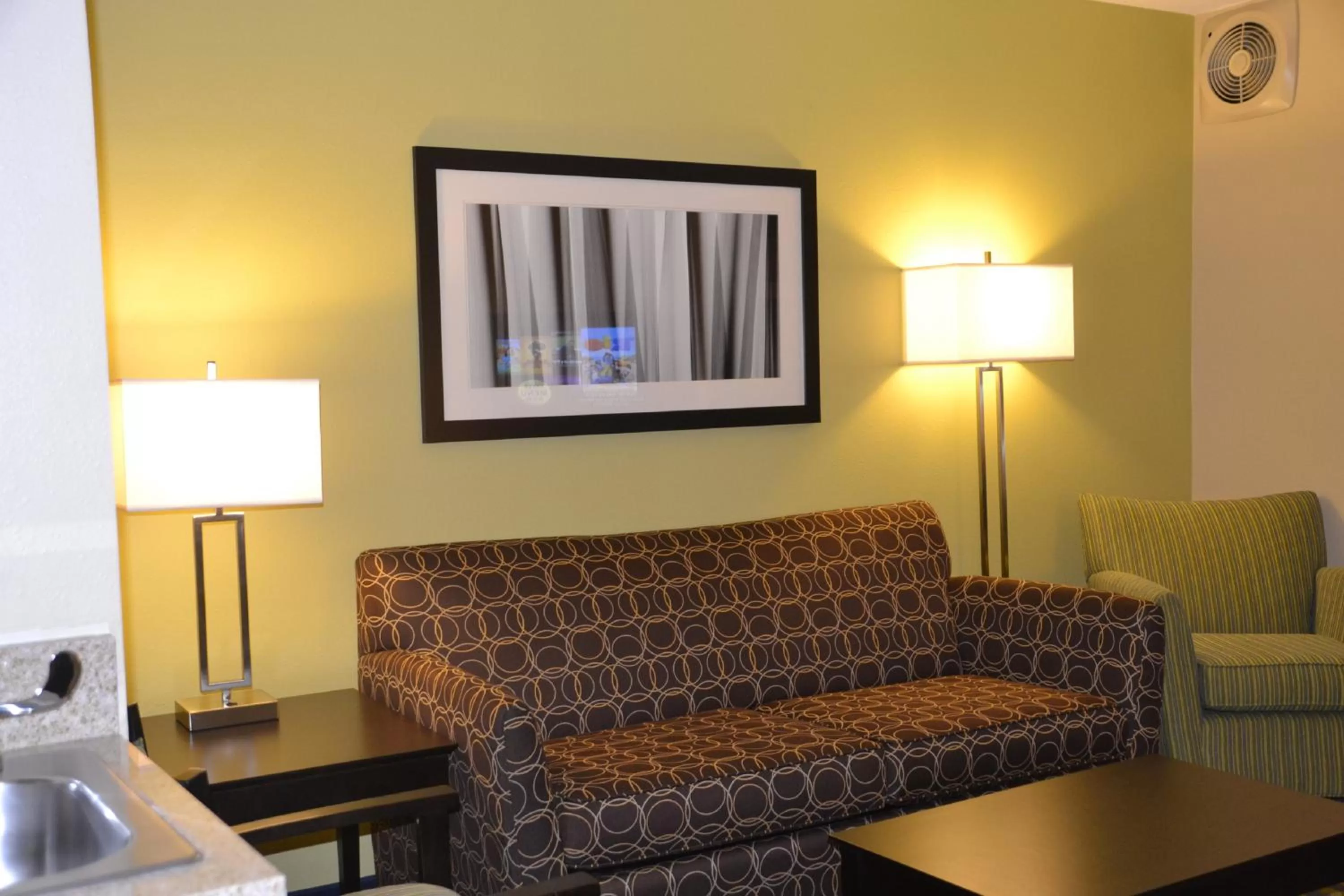 Standard Room in Holiday Inn Express Hotel & Suites Bloomington-Normal University Area by IHG