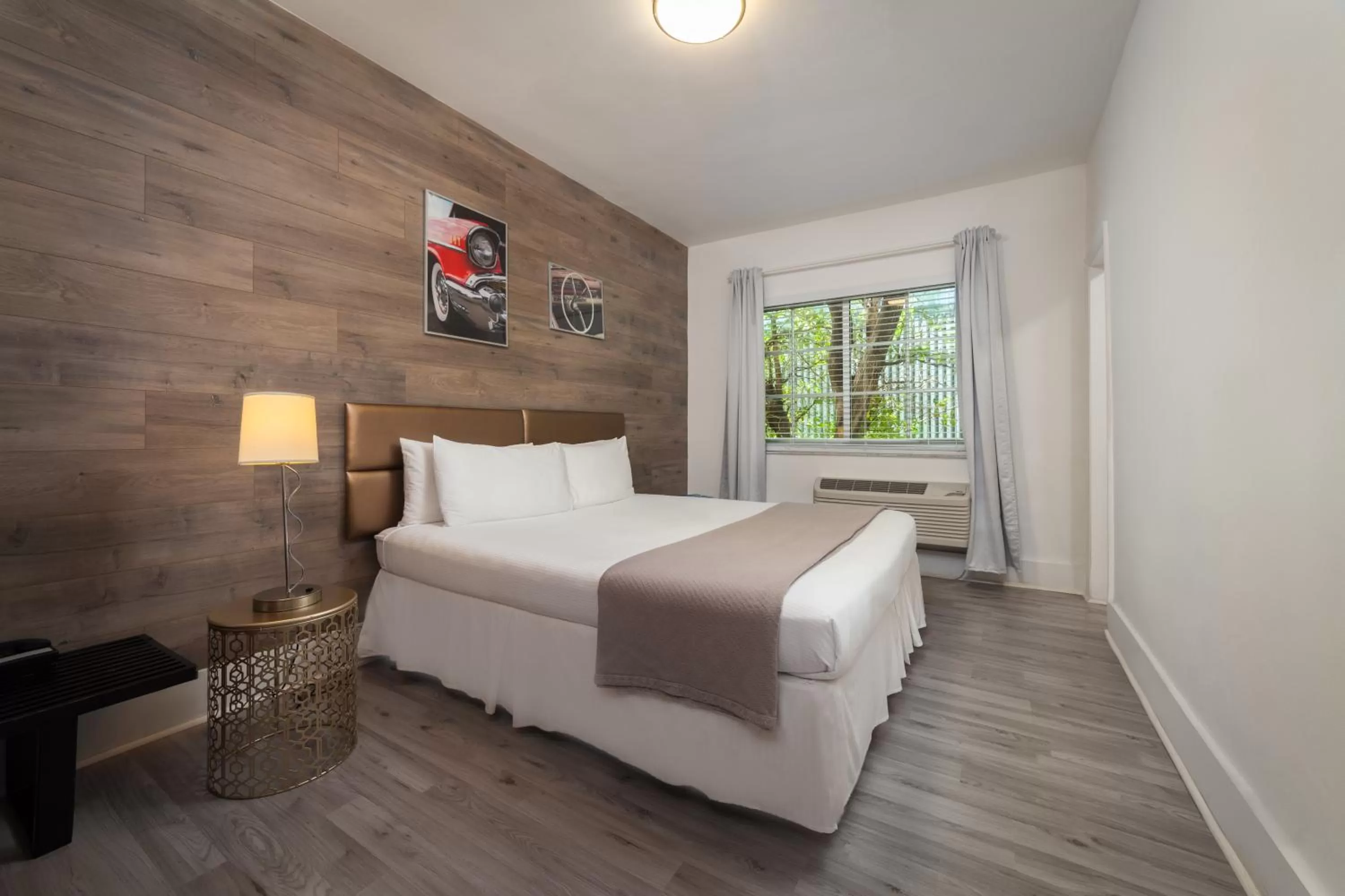 King Room in Century Hotel