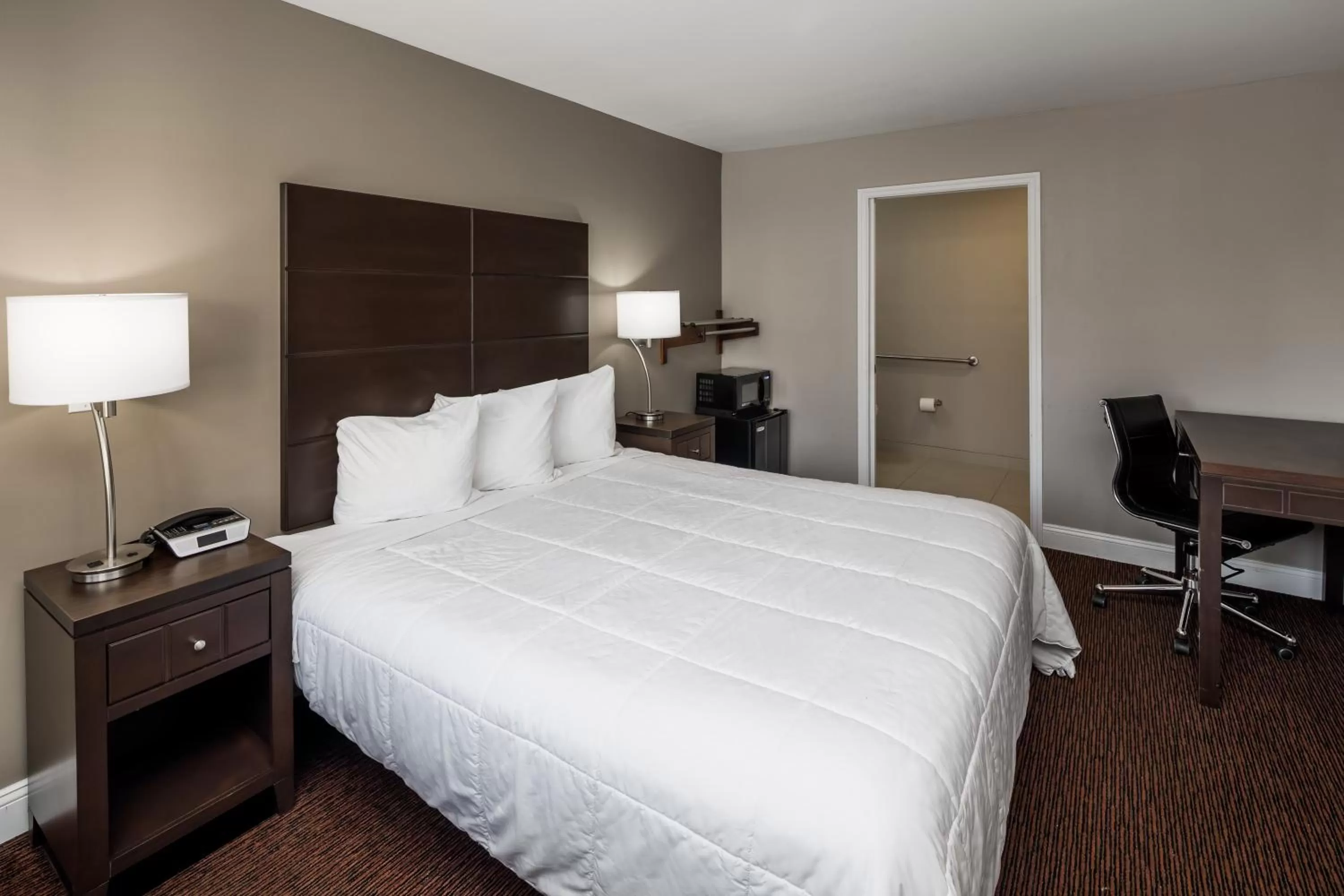 Queen Room - Disability Access/Non-Smoking in Vallejo Inn