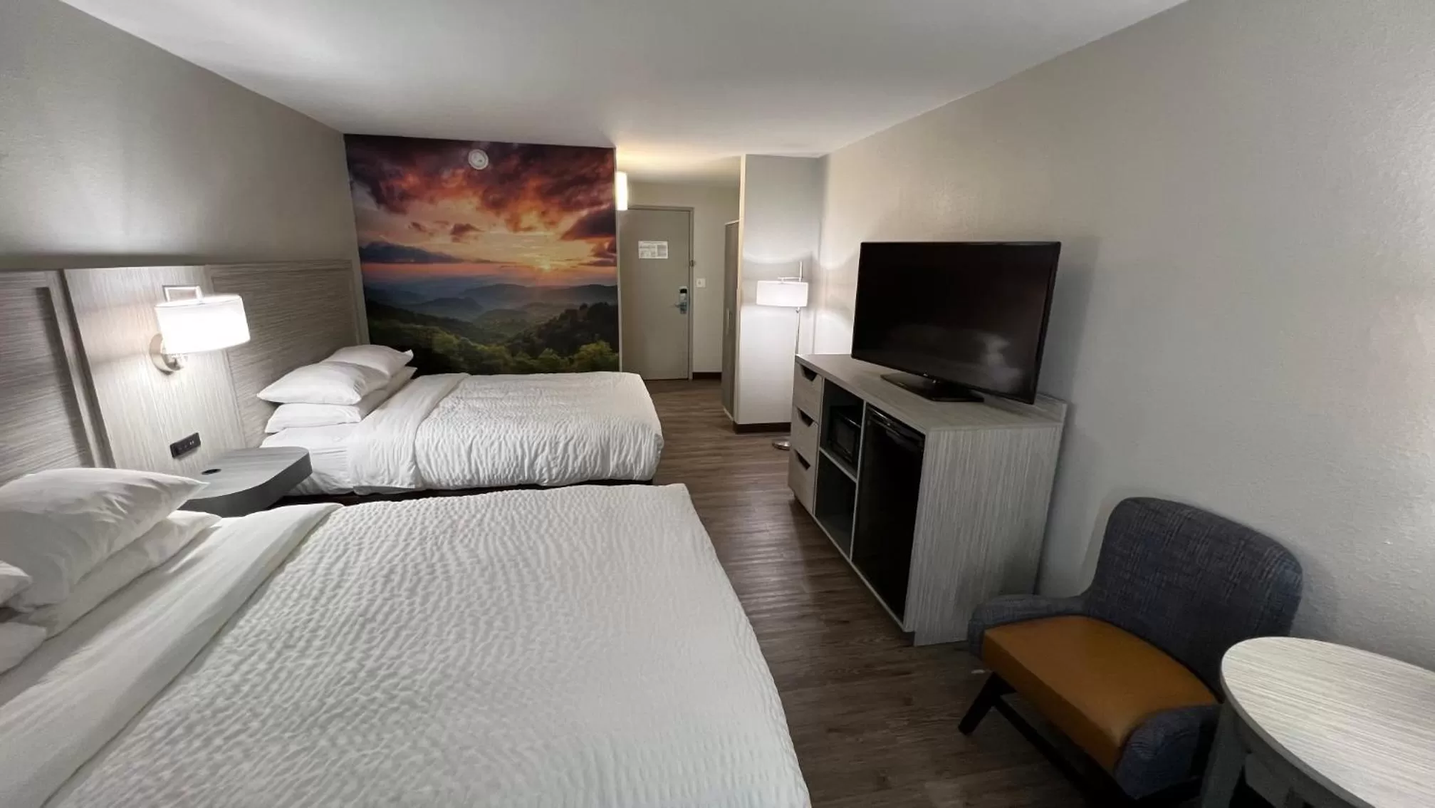 Queen Room with Two Queen Beds in Clarion Pointe Sylva near Cherokee Area