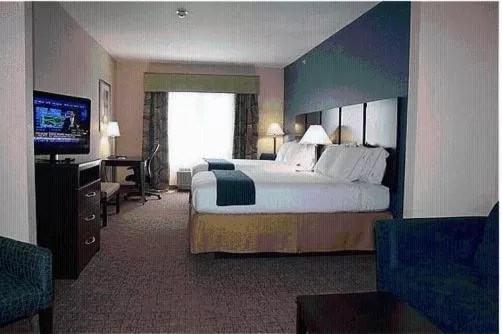 Queen Suite - Disability Access in Holiday Inn Express Hotel & Suites Bartlesville by IHG