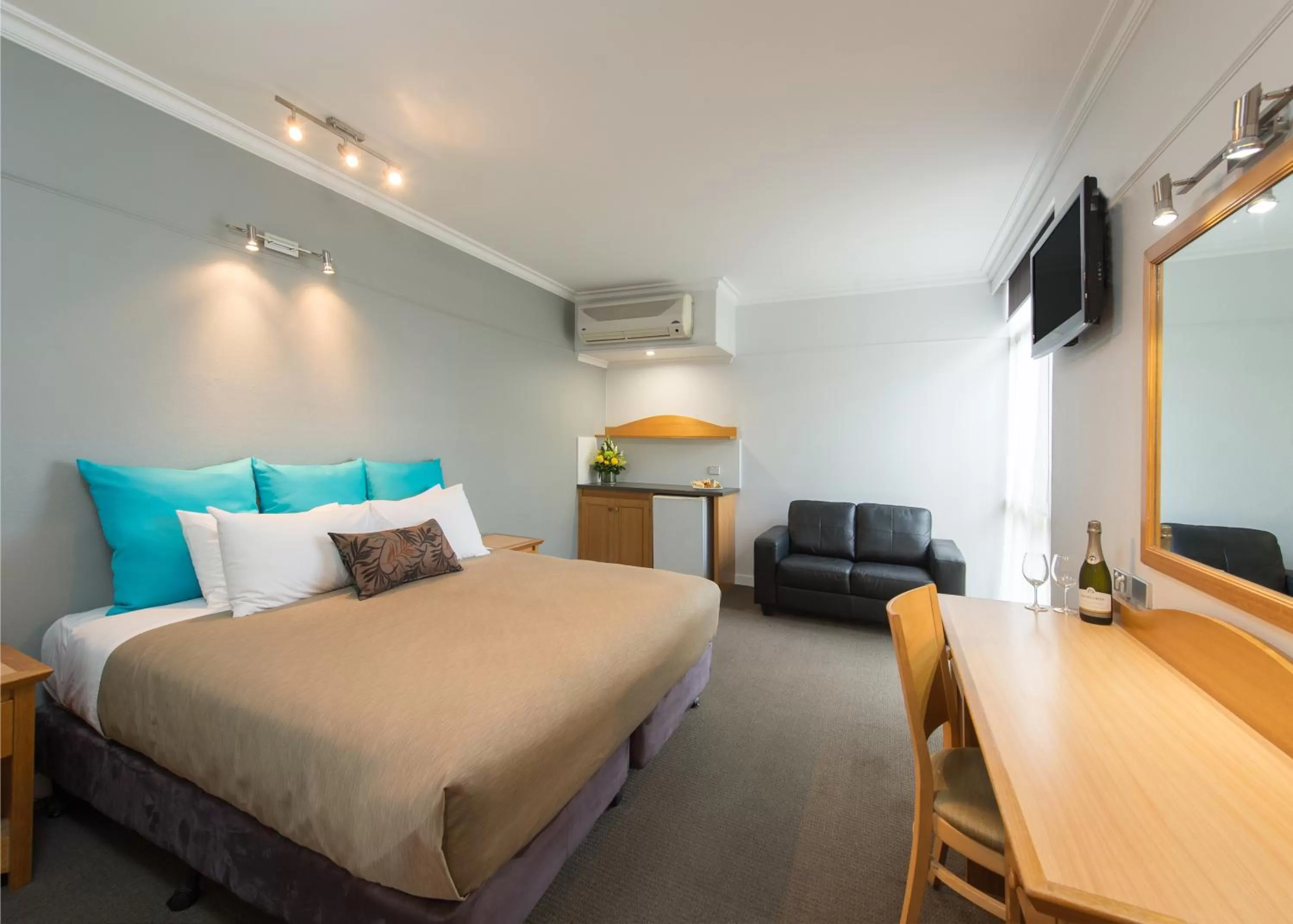 Standard King Room in Berri Hotel