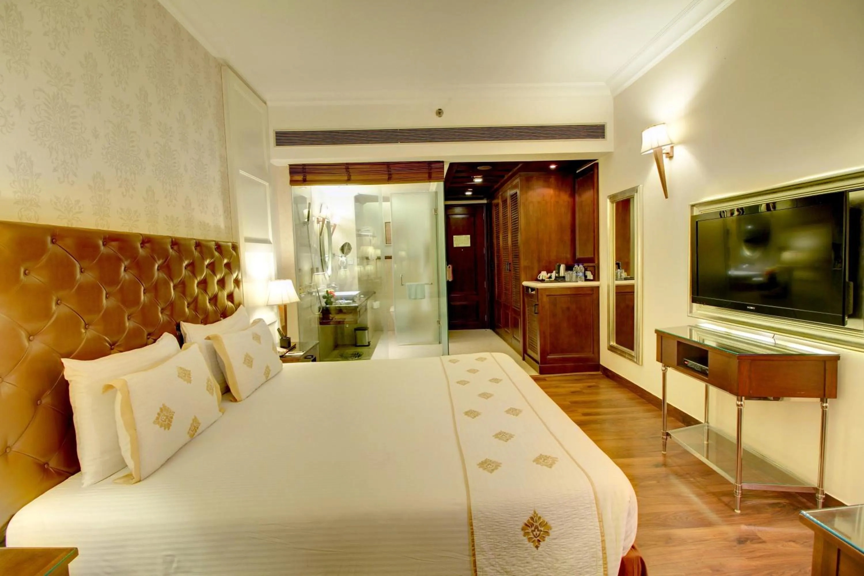 Neo Classic Room with 15% off on food and soft beverages  - single occupancy in The Pllazio Hotel