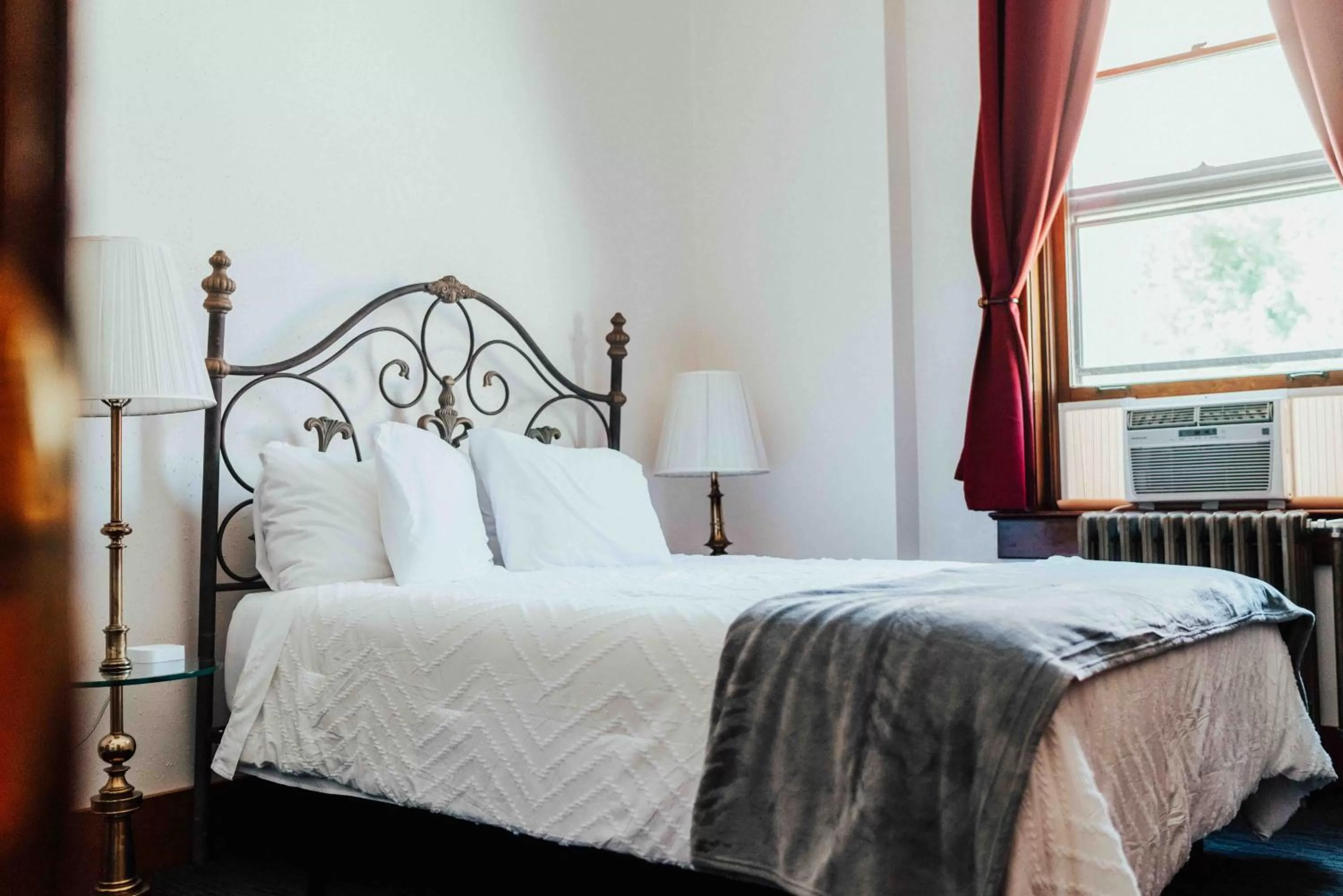 Queen Suite in Town Hall Inn