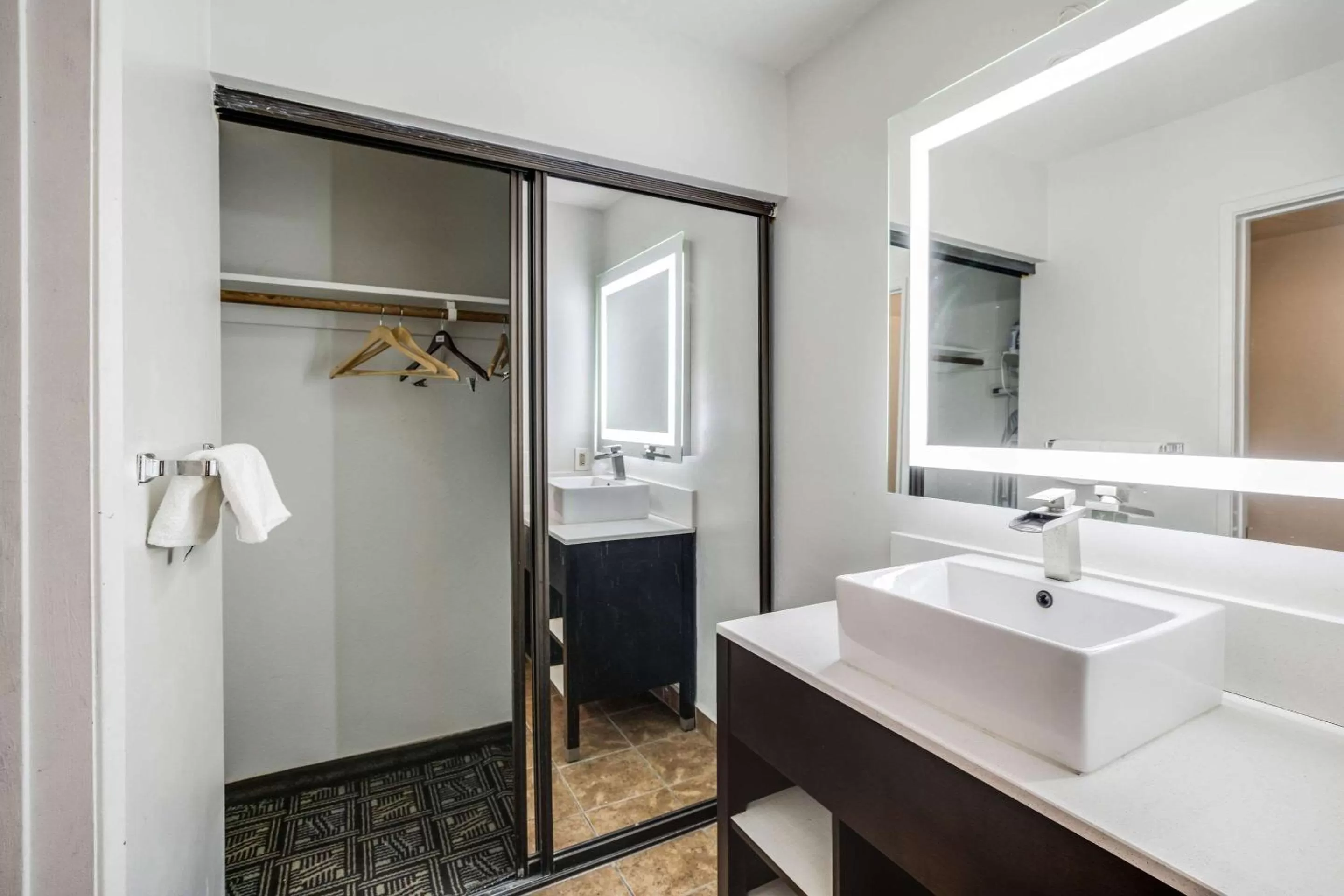 King Suite - Accessible/Non-Smoking in Rodeway Inn Old Town Temecula