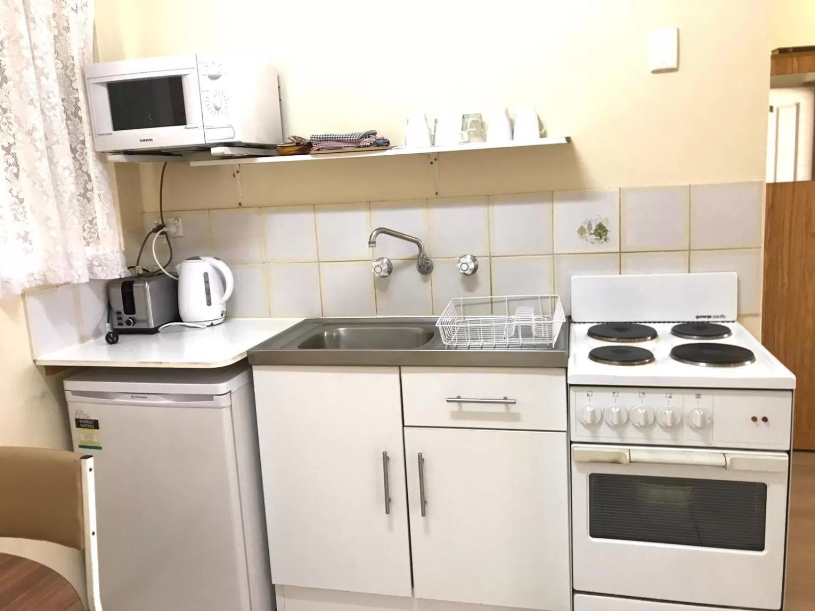 Budget Double Bed Room - Pets Not Allowed in Angel's Rest Motel