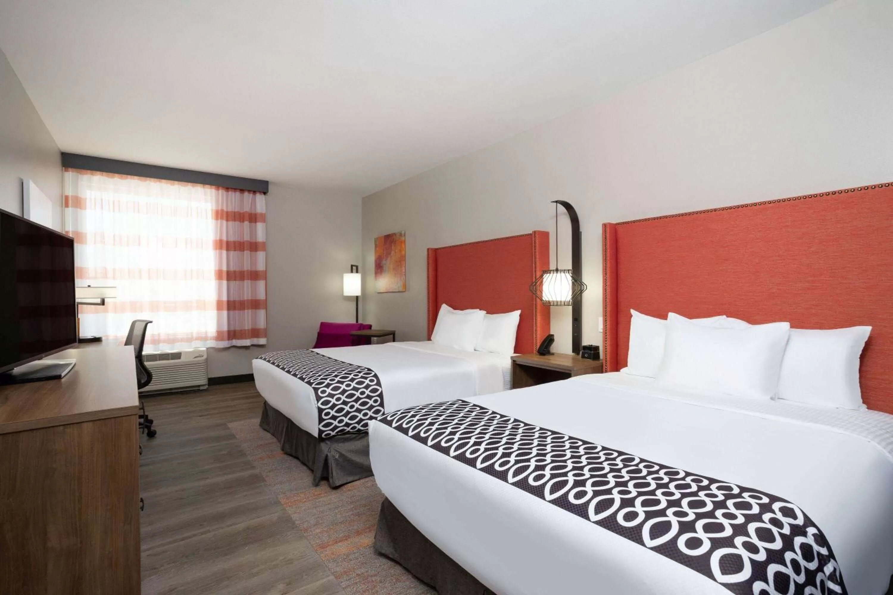 2 Queen Beds, Mobility Accessible Room, Bathtub w/ Grab Bars, Non-Smoking in La Quinta Inn & Suites by Wyndham Pflugerville