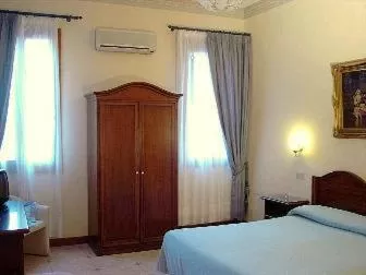 Double or Twin Room with Private External Bathroom in Hotel Florida