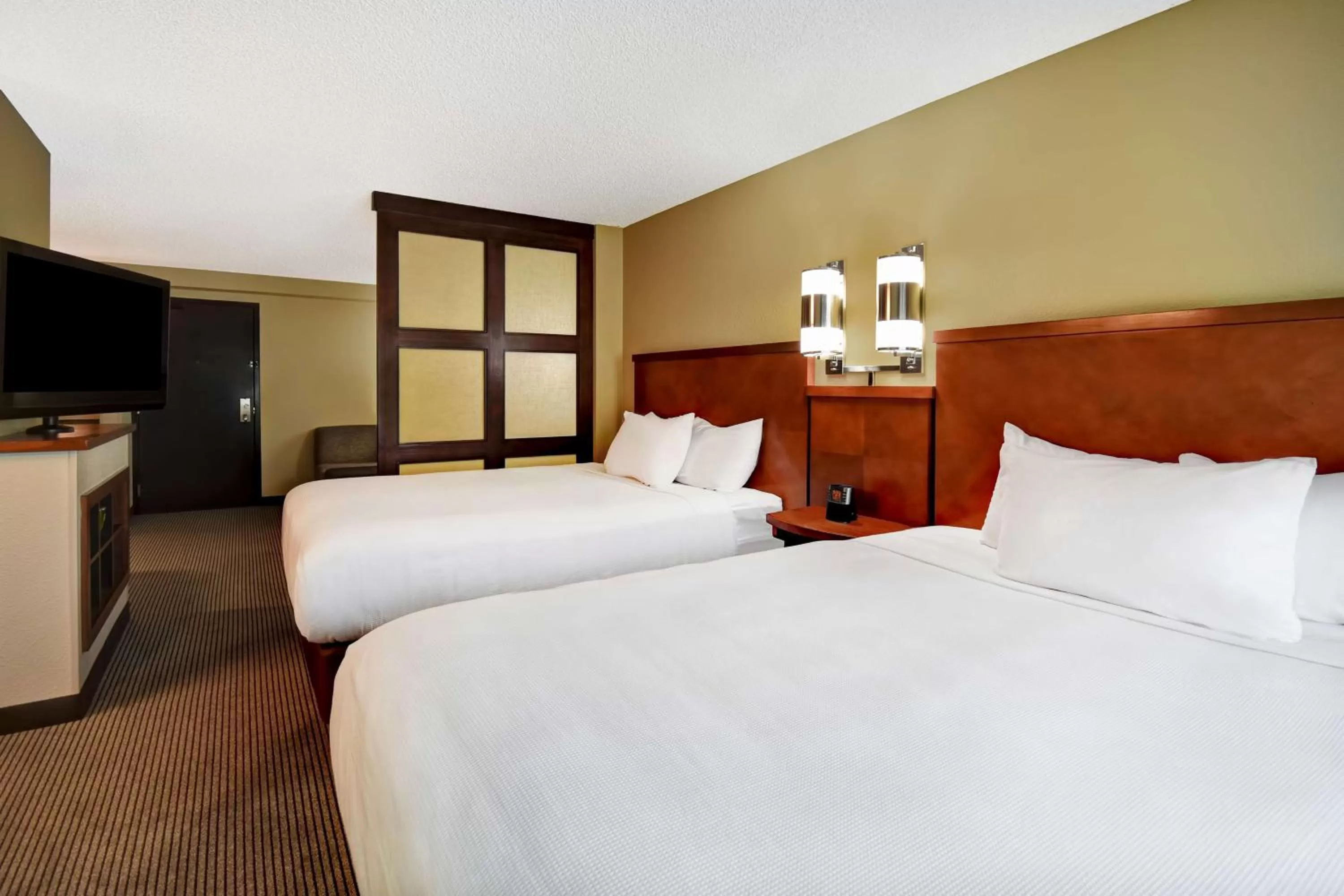 Queen Room with Two Queen Beds and Sofa Bed - High Floor in Hyatt Place Phoenix Gilbert