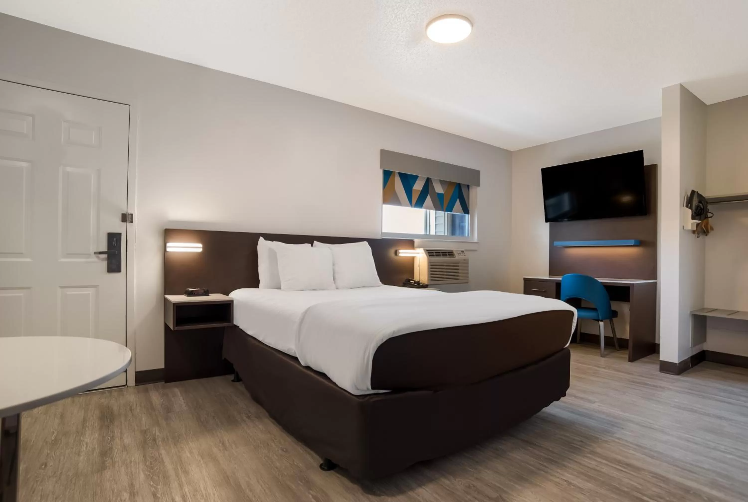 Efficiency Queen Room - Accessible/Non-Smoking in Suburban Studios Biloxi North Area