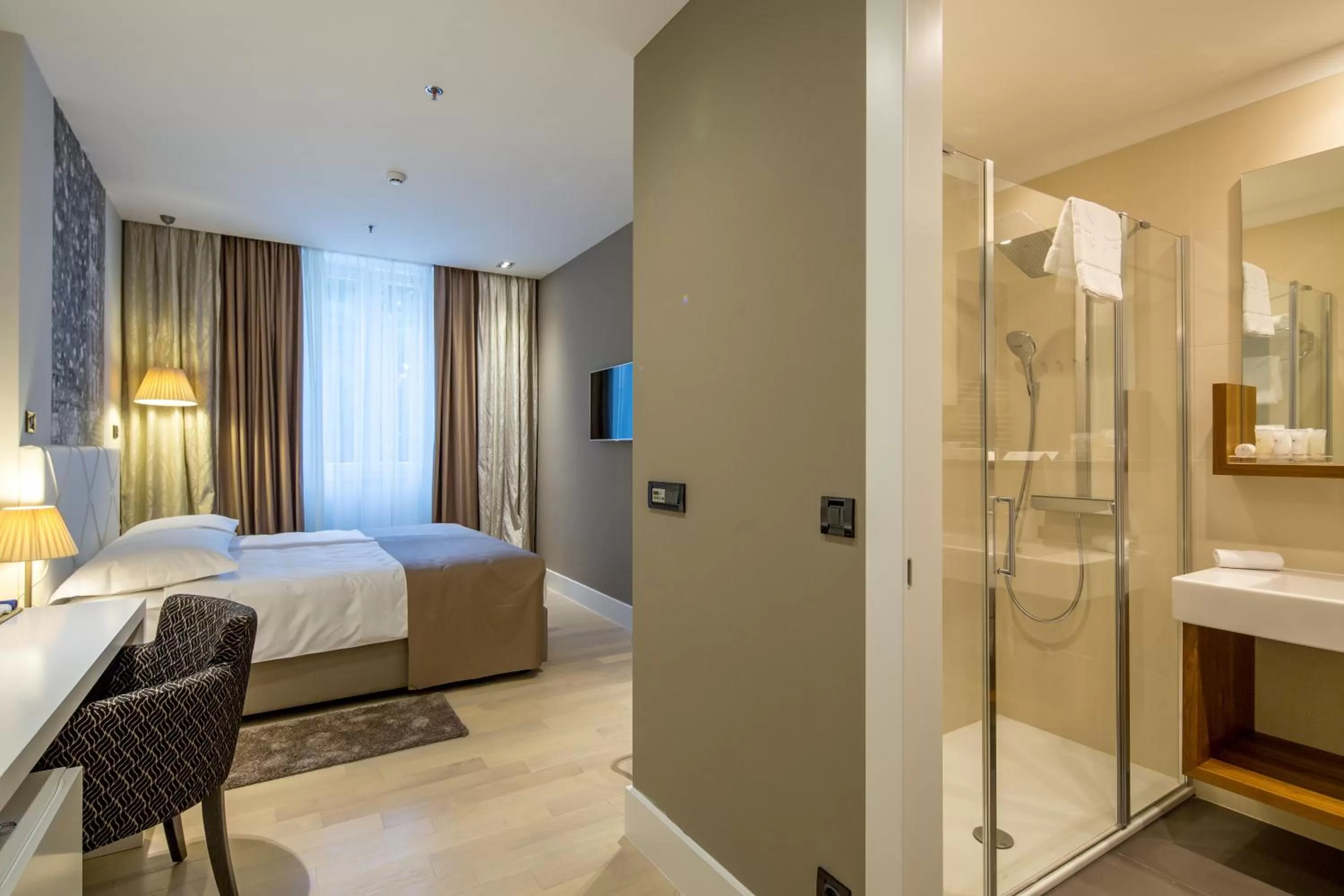 Superior Double Room in Cornaro Hotel