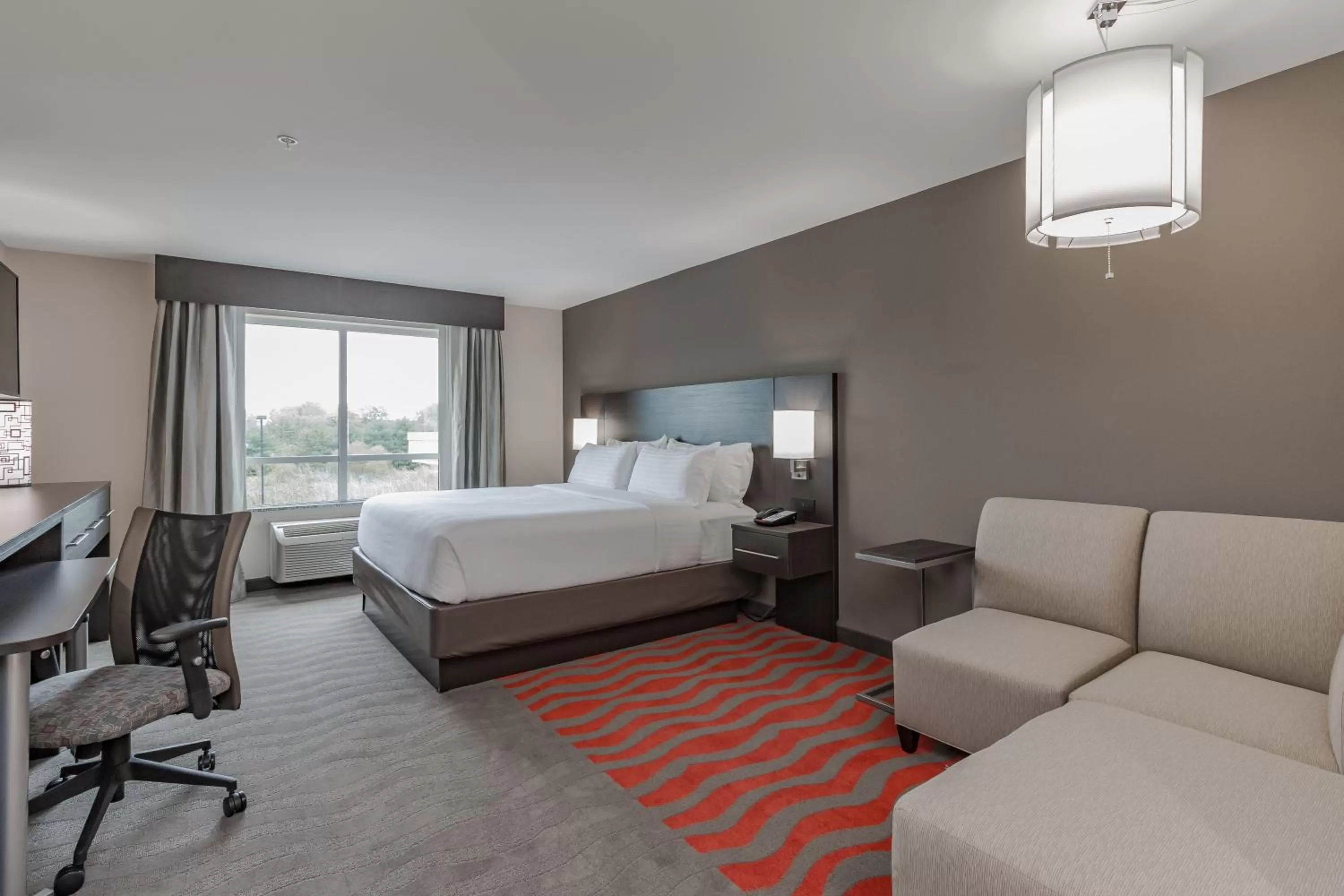 Standard King Room in Holiday Inn Mishawaka by IHG
