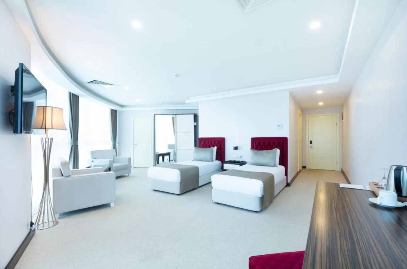 Deluxe Twin Room with Sea View in Sky Tower King Hotel