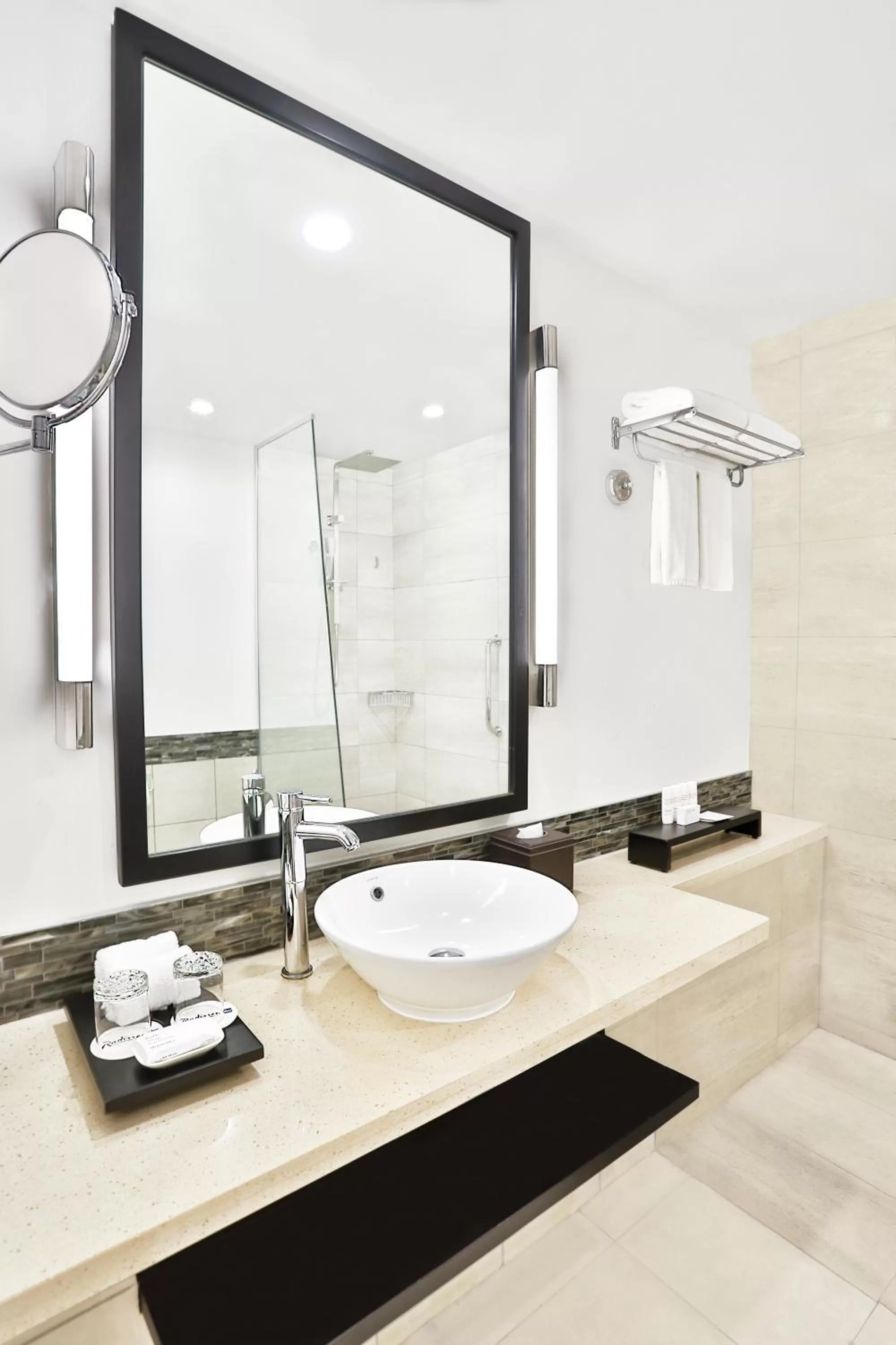 Deluxe Courtyard Twin Room in Radisson Blu Resort Fiji