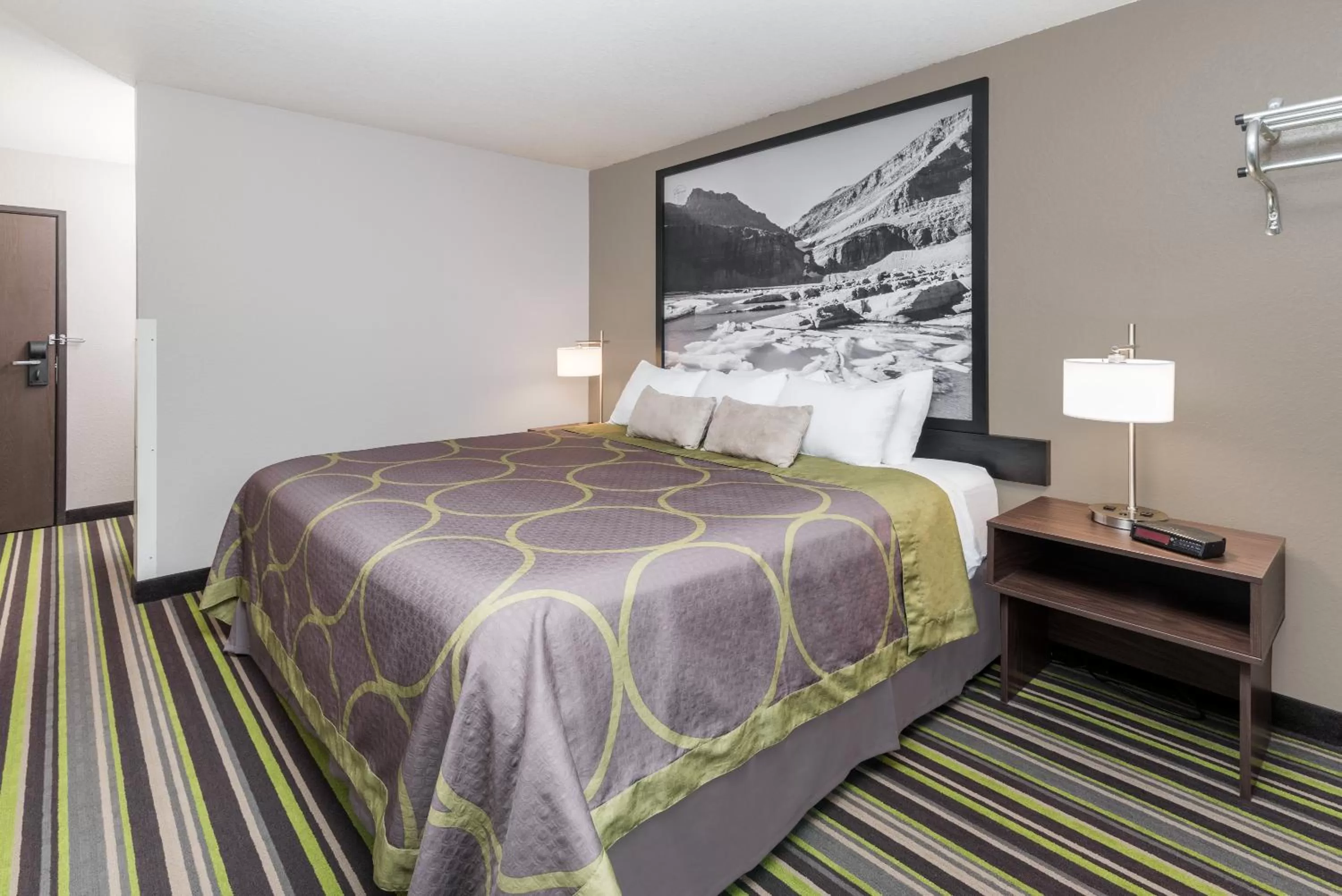 Queen Room - Mobility Access/Non-Smoking in Super 8 by Wyndham Kalispell Glacier National Park