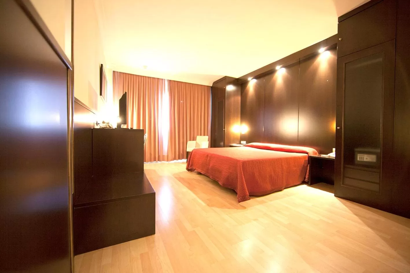 King Room - single occupancy in Hotel Acosta Centro