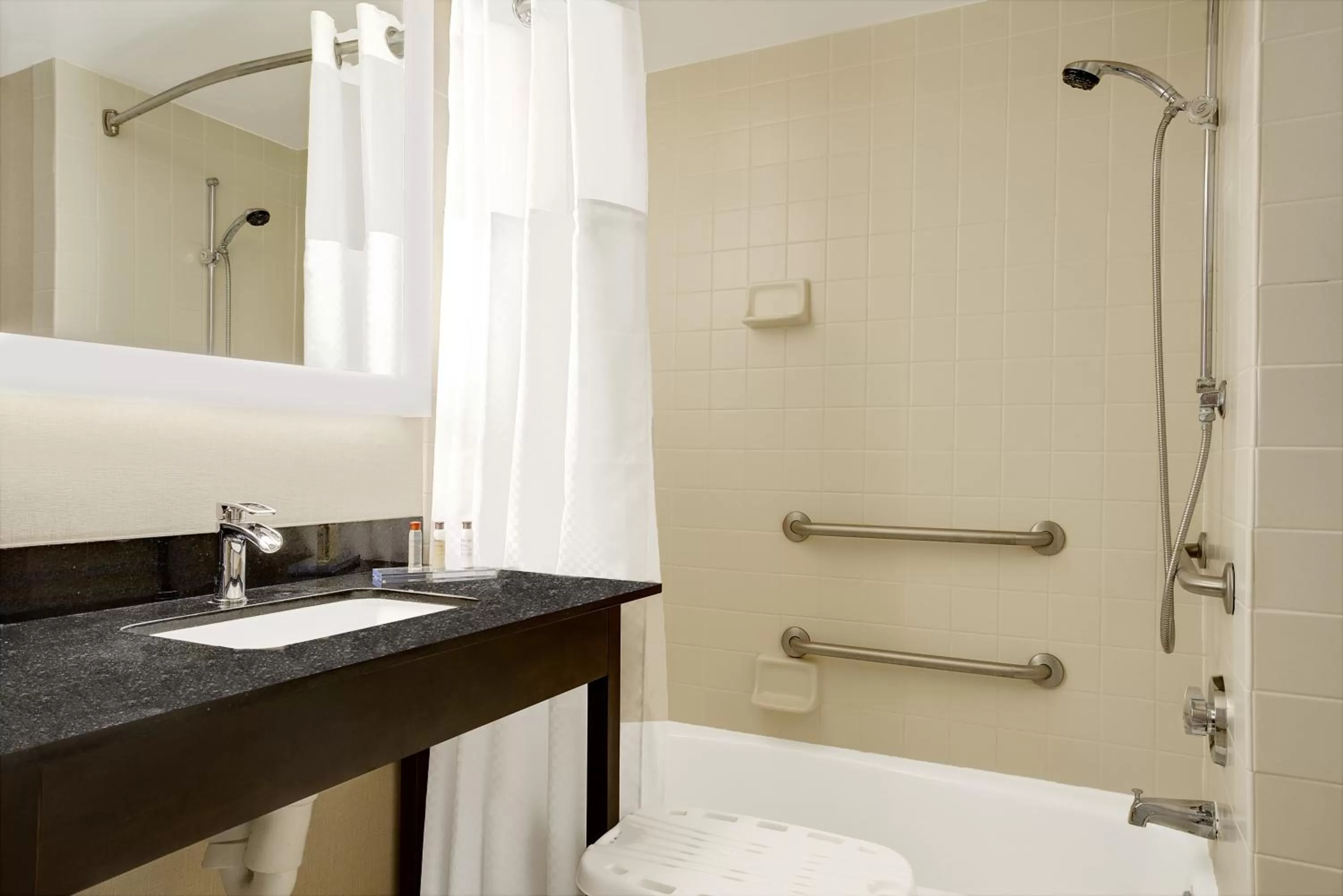 Queen Room with Two Queen Beds and Bath Tub - Mobility Accessible/Non-Smoking in Wingate by Wyndham Fargo