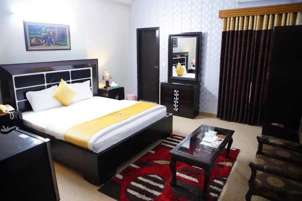 Standard Single Room - single occupancy in Hotel Red Line