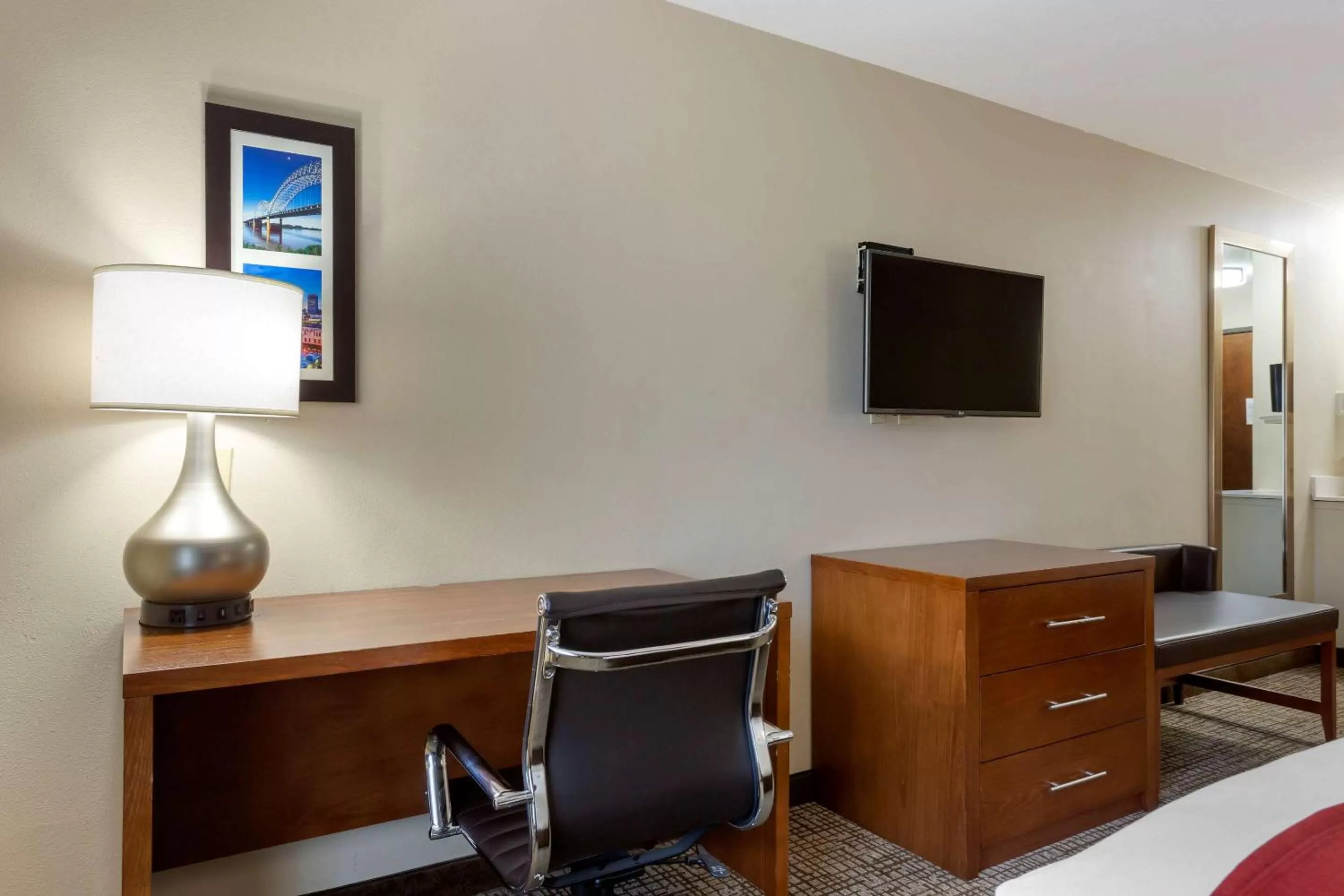 King Suite with Sofa Bed - Non-Smoking in Comfort Inn Marion - West Memphis