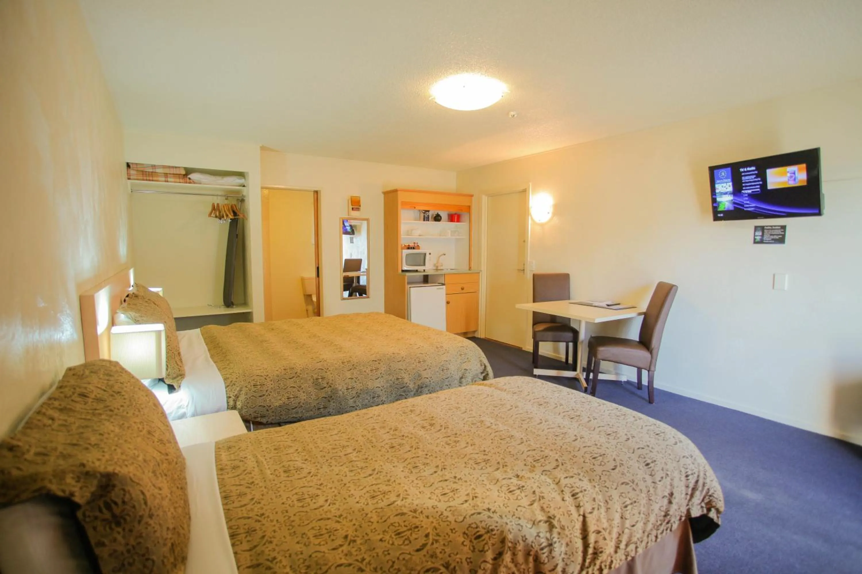 Superior Twin Room with Spa Bath - Disability Access in Abbots Hamilton – Hotel and Conference Centre