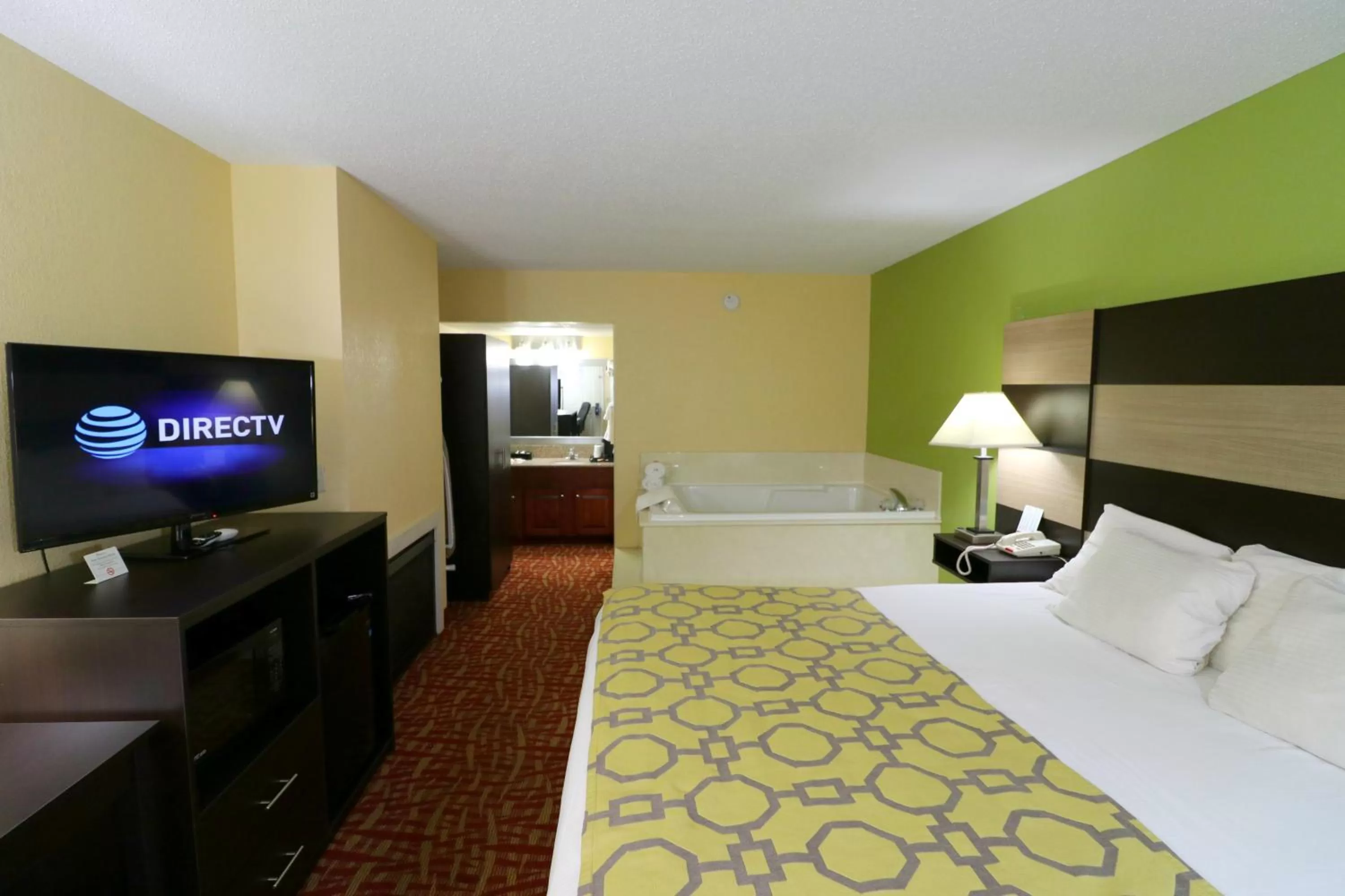 Deluxe King Studio Suite - Non-Smoking in Baymont by Wyndham Sevierville Pigeon Forge