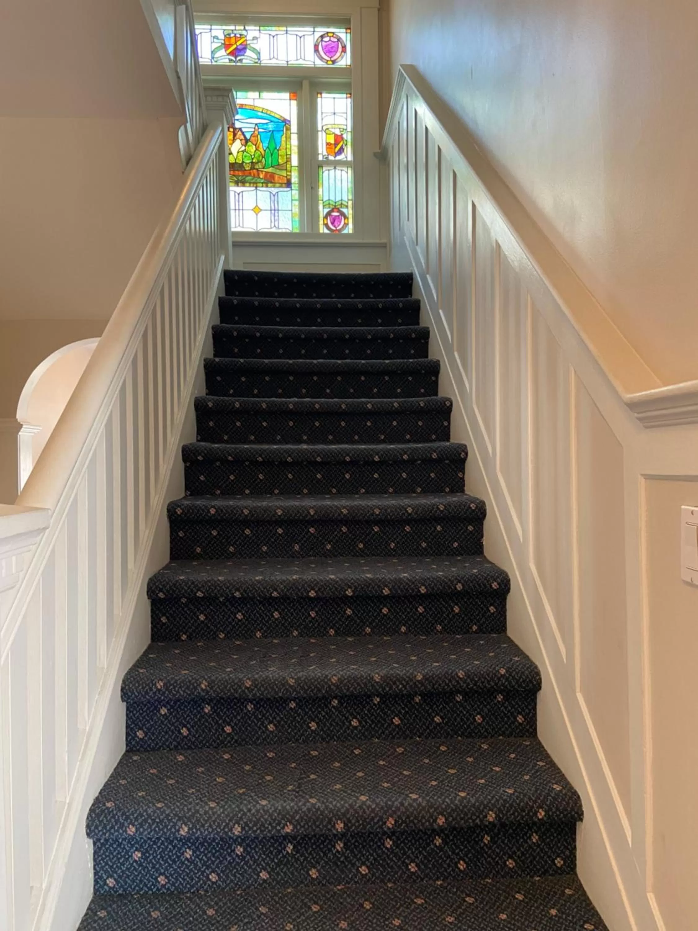 Queen Room with Private Bathroom in Windsor Guest House