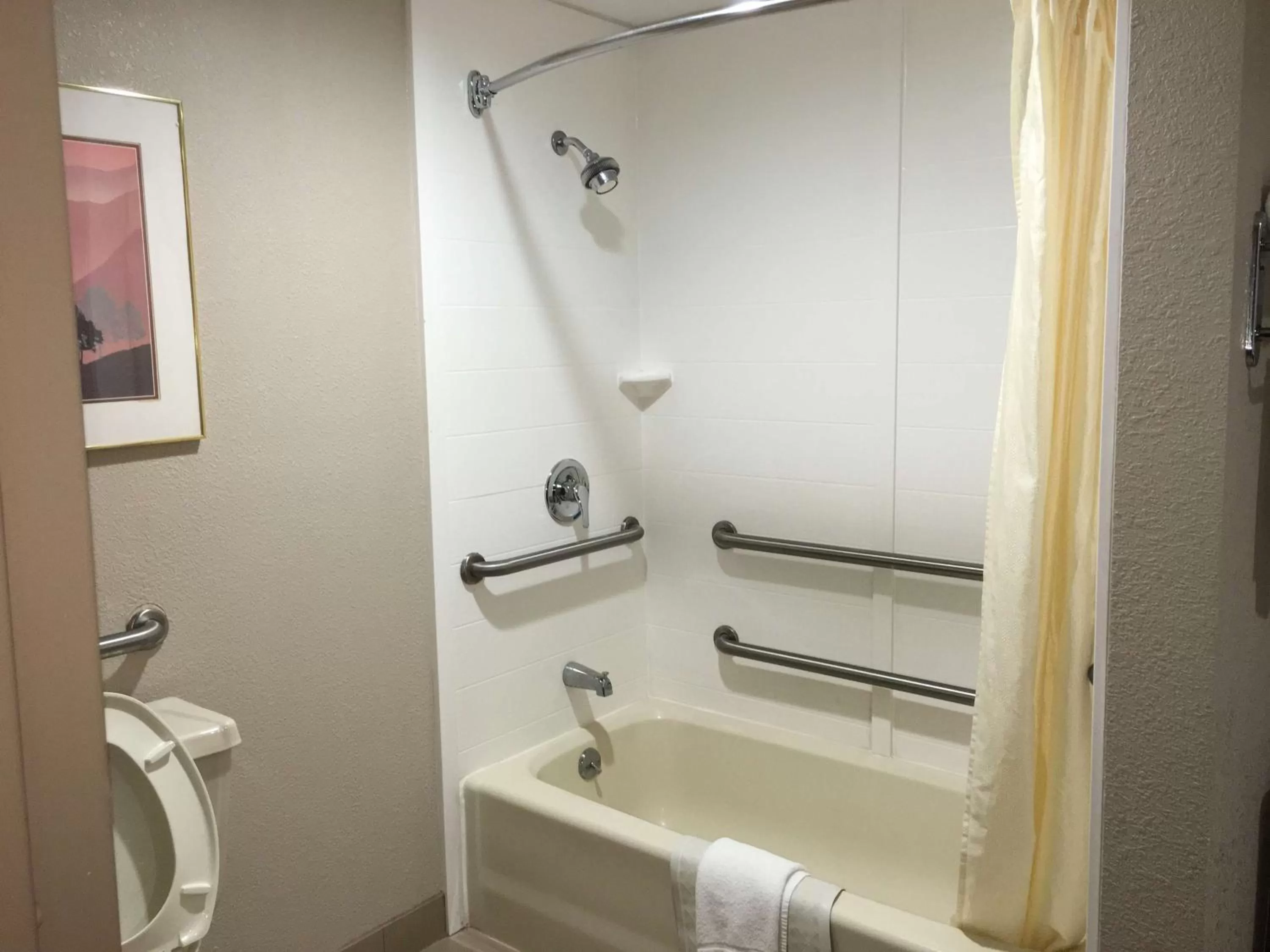 King Room with Bath Tub - Disability Access/Non-Smoking in Best Western Gateway Adirondack Inn