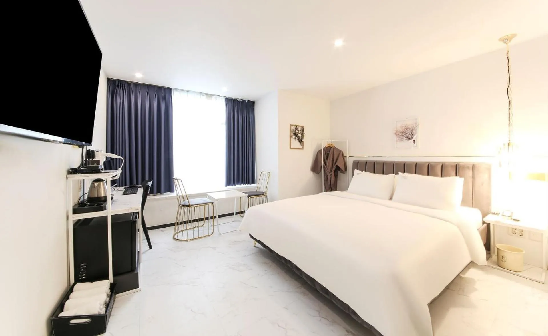 Deluxe Double Room with Half-Beach View in Brown-Dot Hotel Songdo