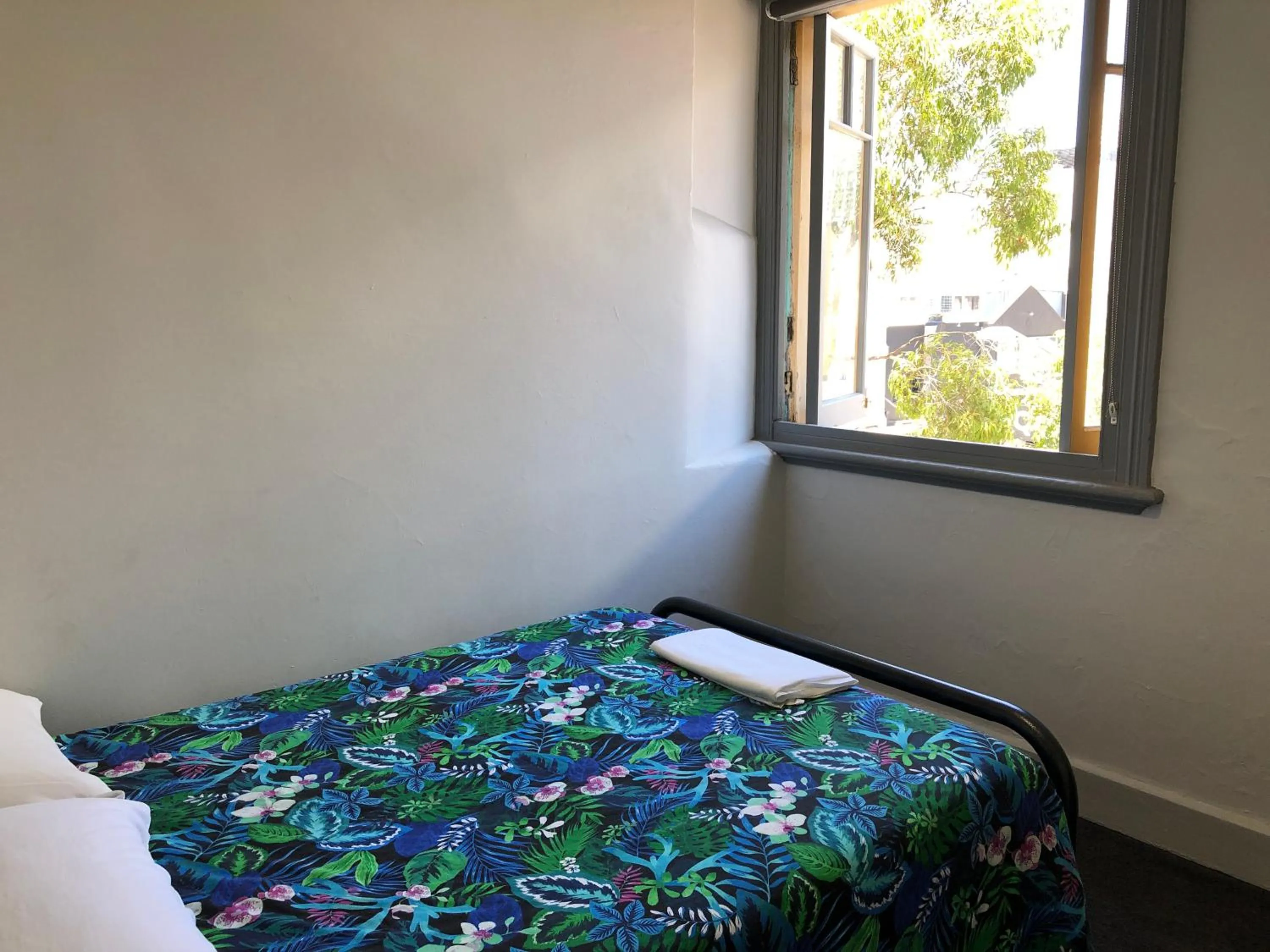 Double Room with Shared Bathroom in Britannia on William