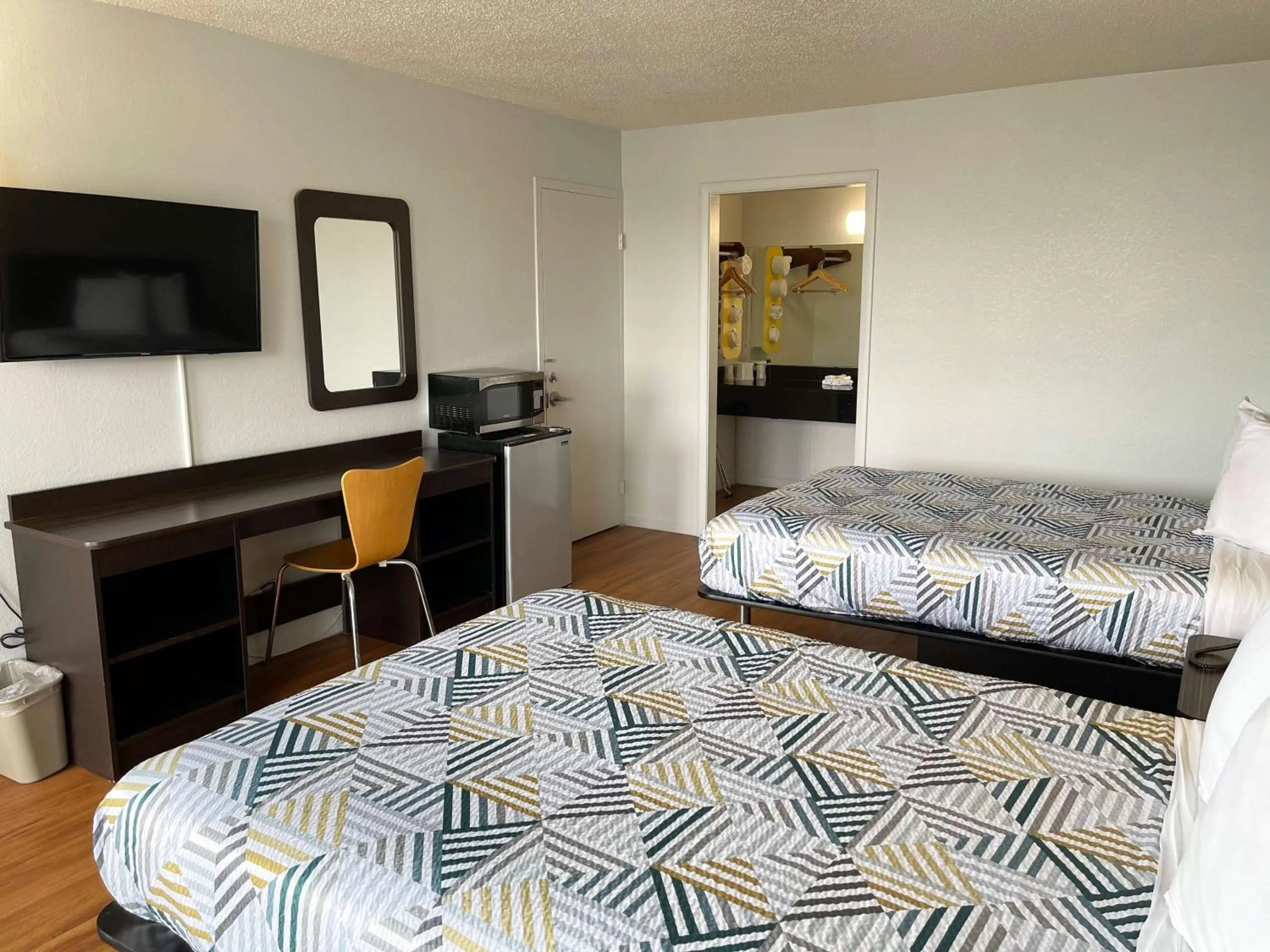 Quadruple Room - Non-Smoking in Motel 6-Troy, OH