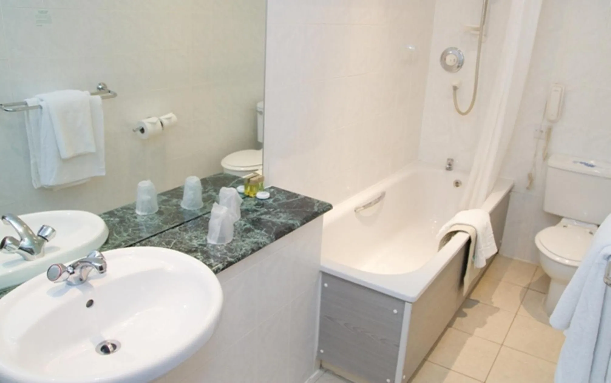 Classic Twin Room in The Royal Hotel