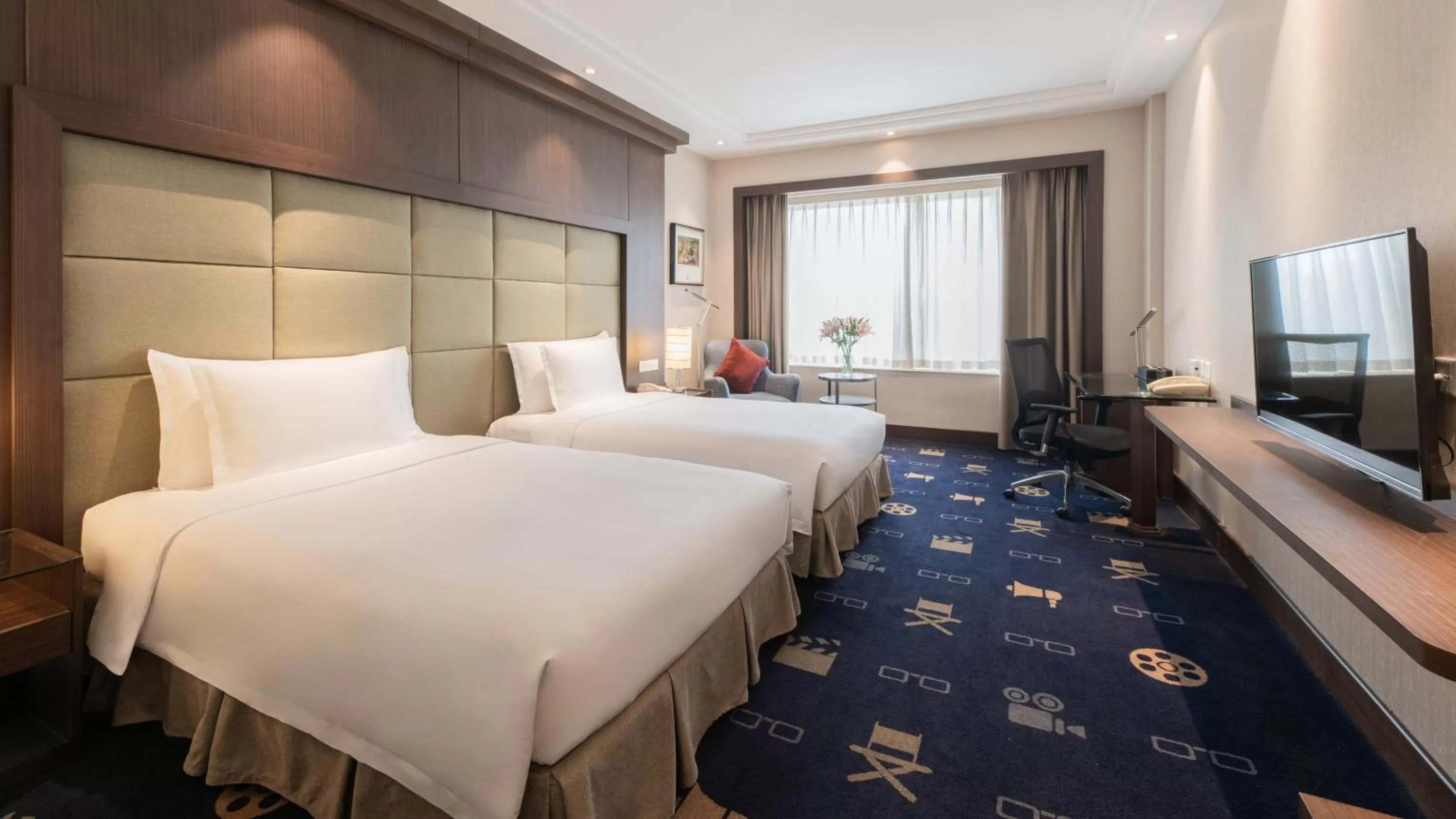 2 Twin Beds Standard Technology in Crowne Plaza Shanghai by IHG