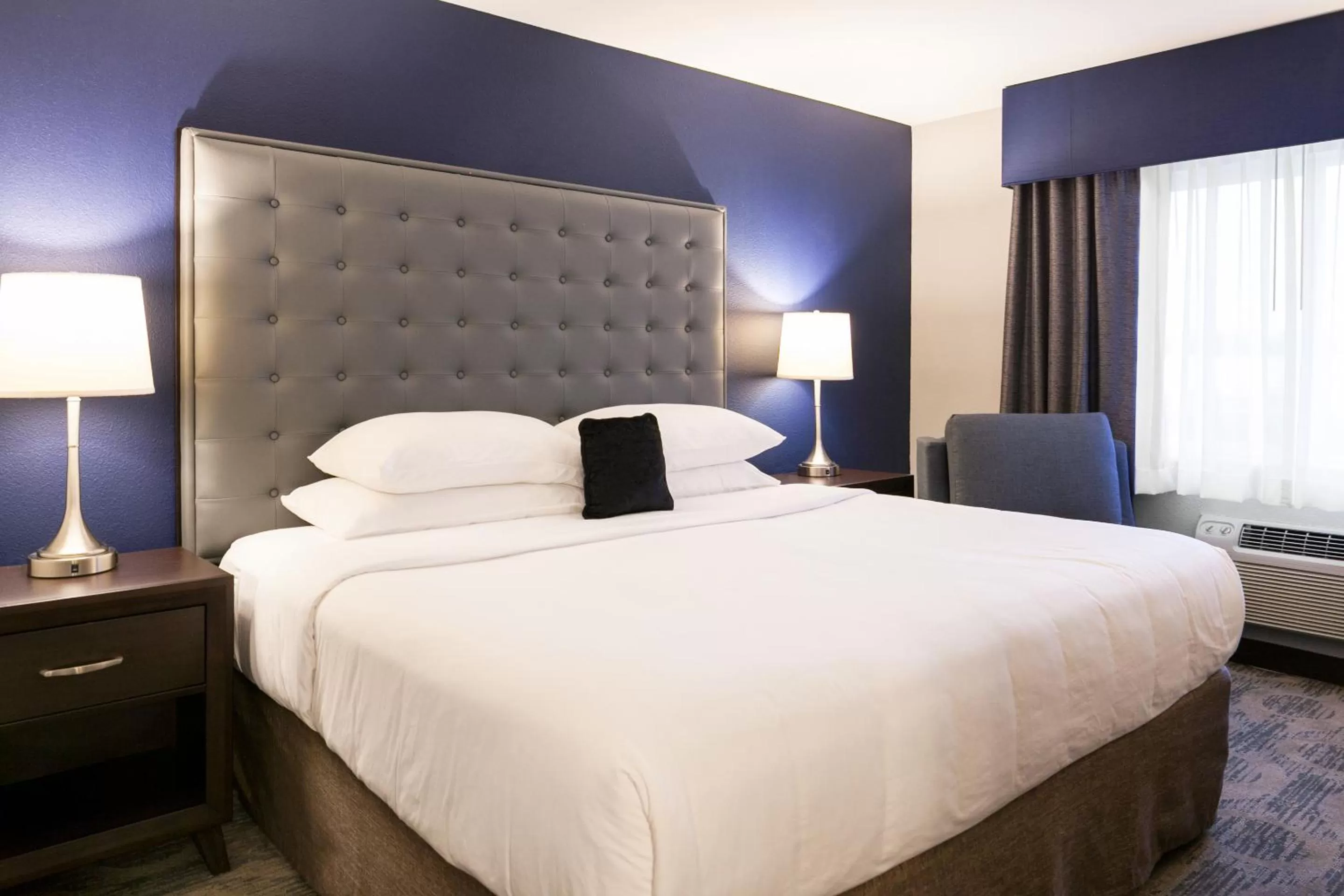 Superior King Room in Garner Hotel Auburn - Seattle by IHG