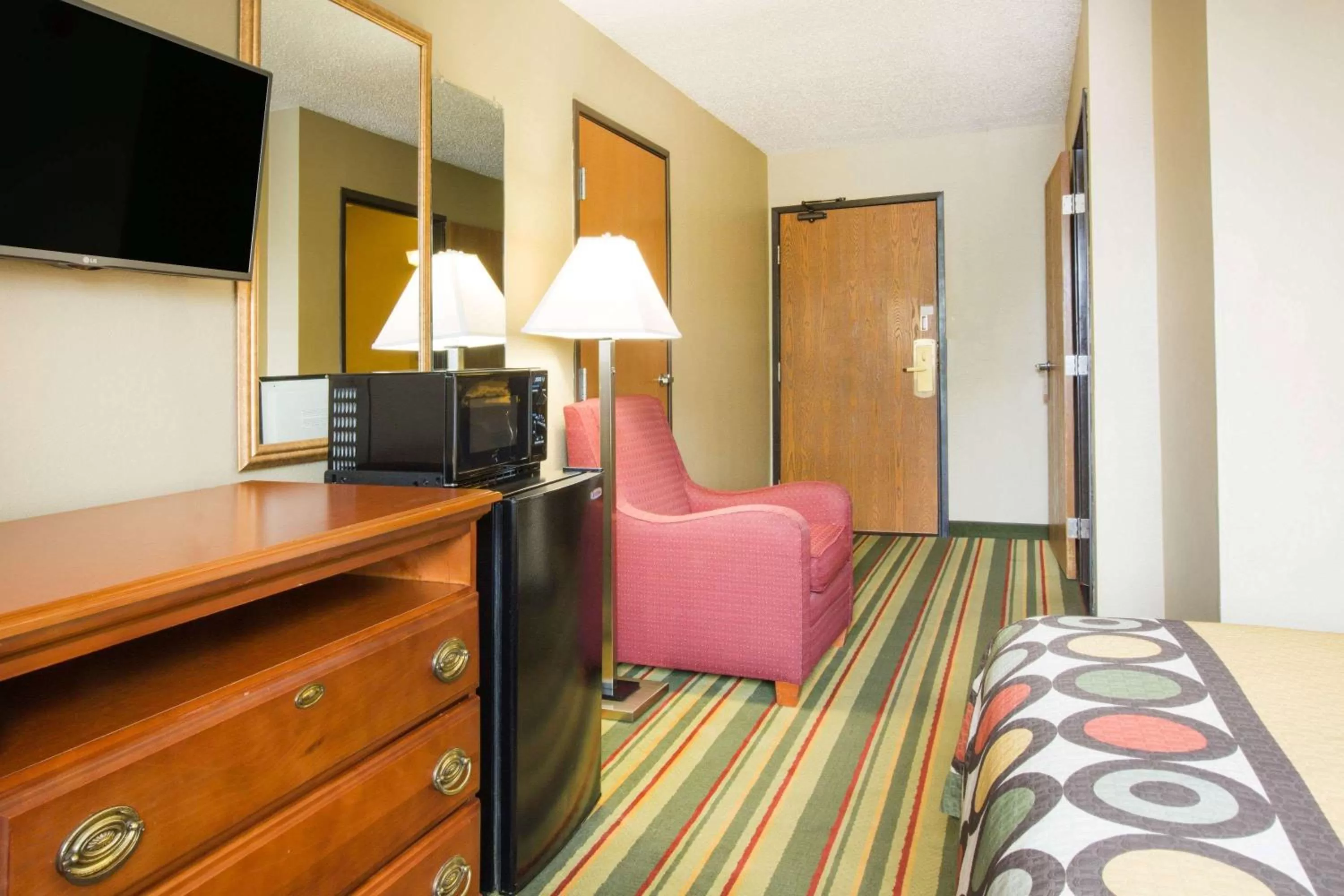 Queen Room with Two Queen Beds - Non-Smoking in Super 8 by Wyndham Beckley