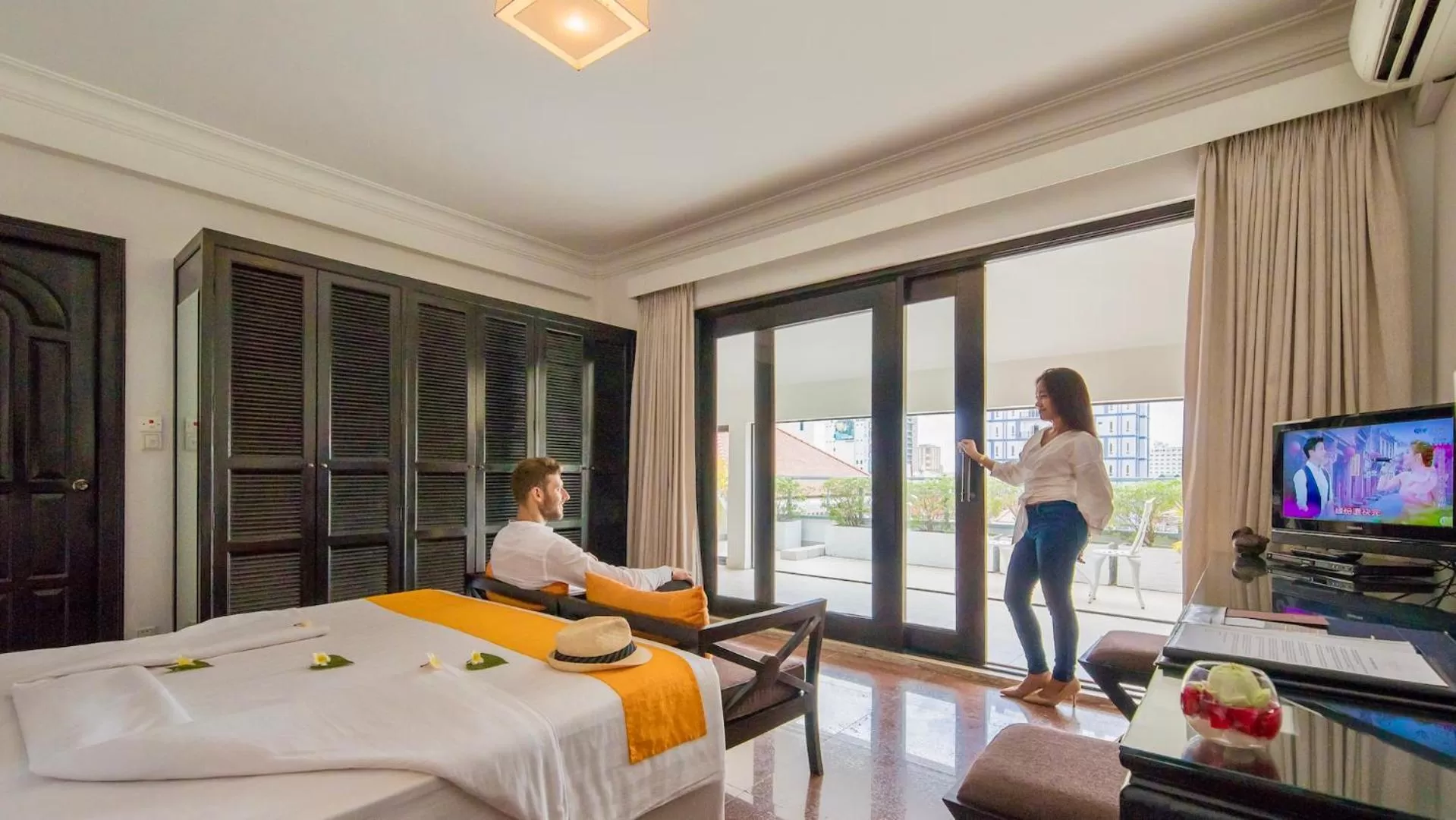 Deluxe Room Queen Bed in White Mansion 白色公馆