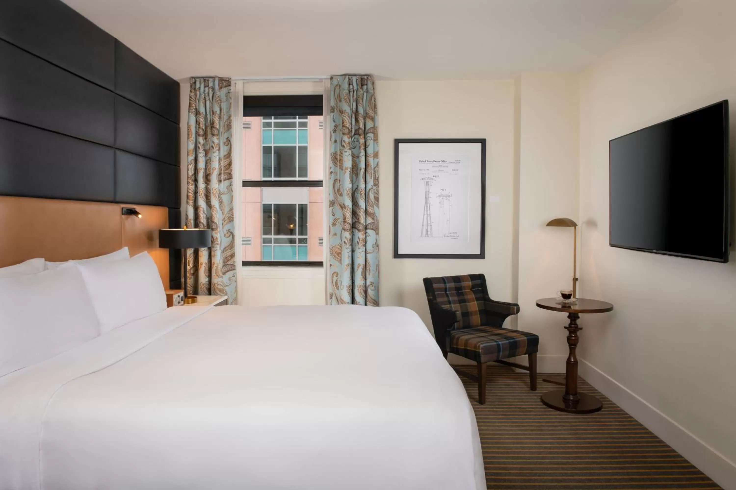 Deluxe King Room in Hotel Theodore Seattle Downtown, Tapestry by Hilton