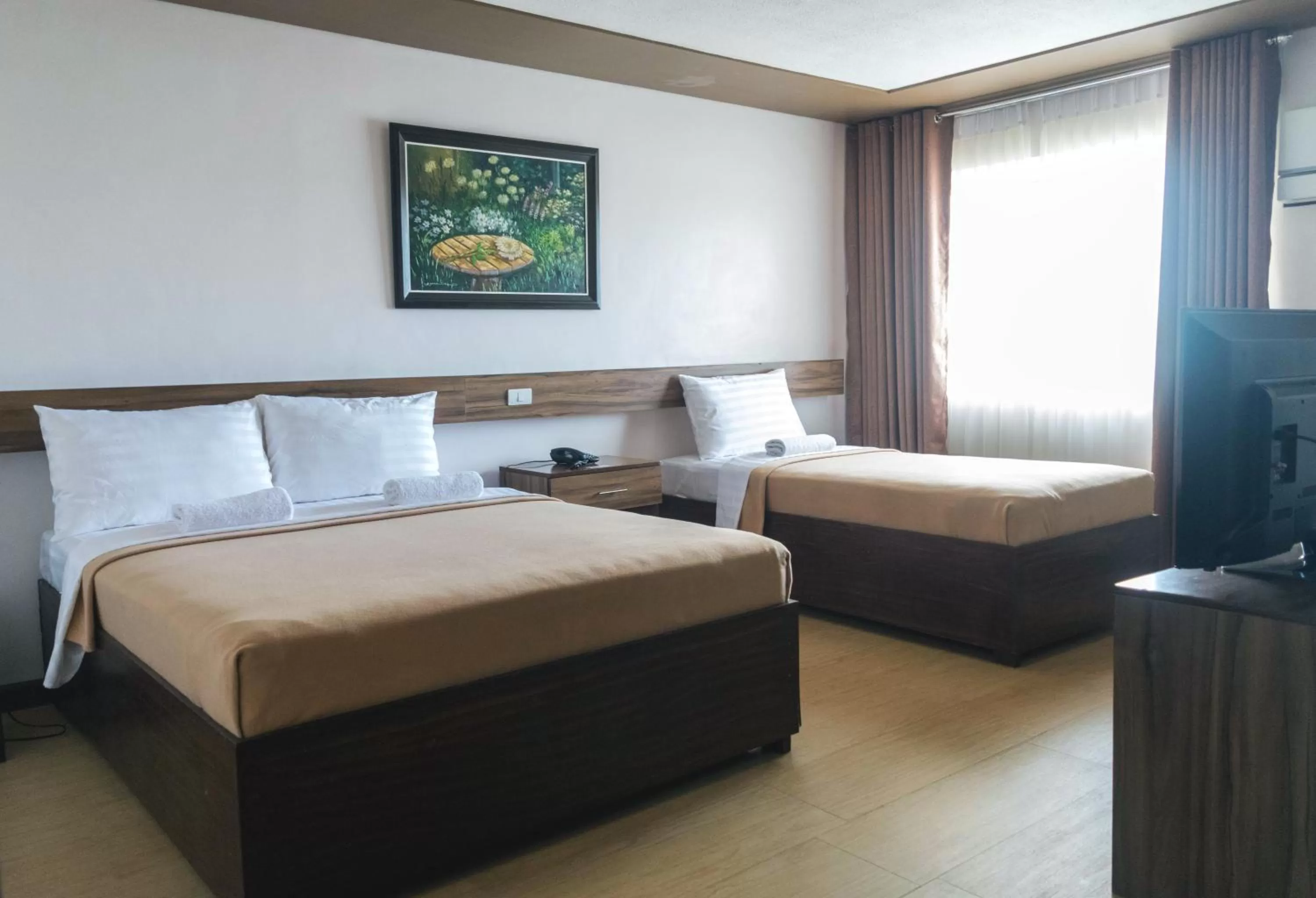 Superior Triple Room in Leope Hotel